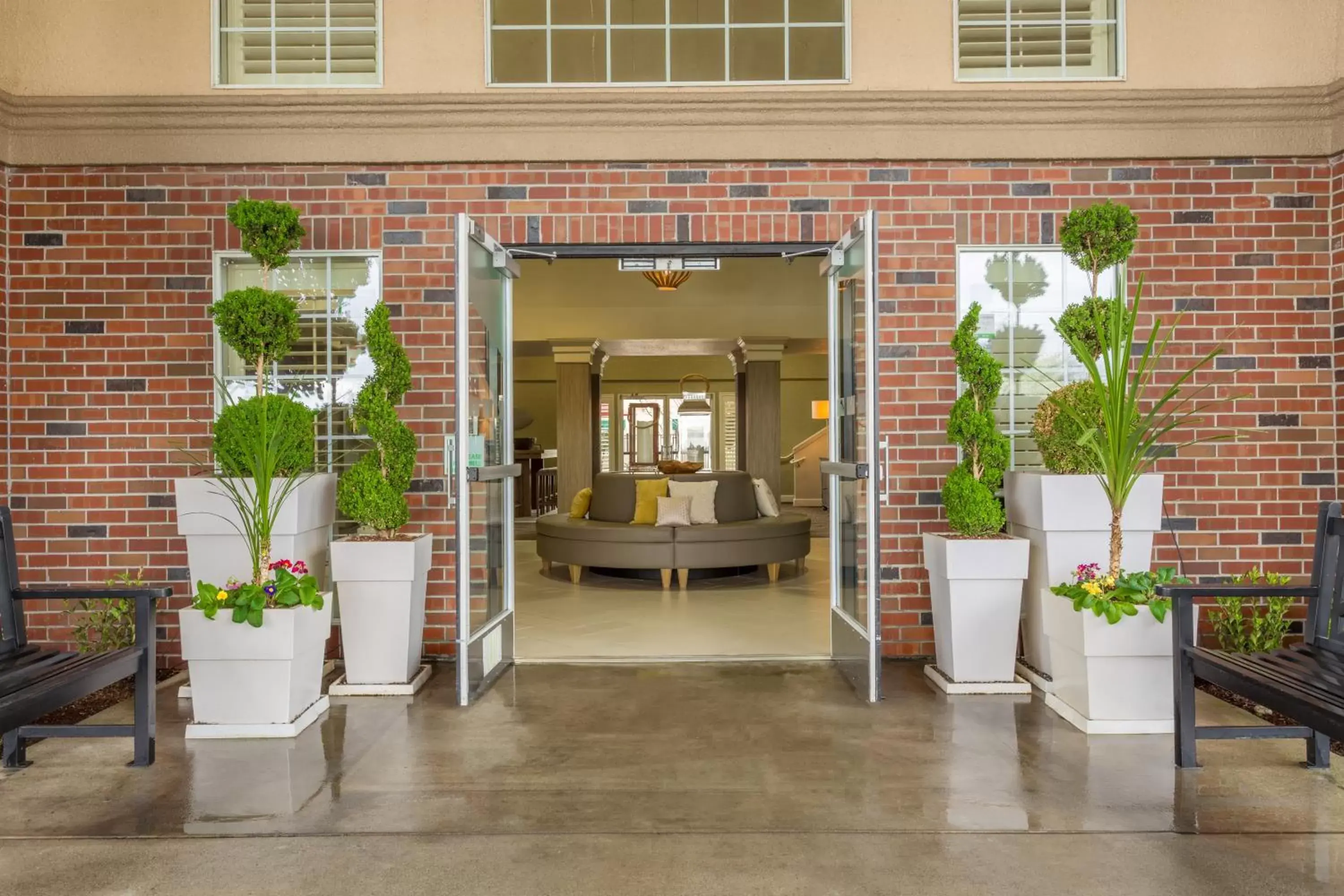 Property building in Holiday Inn Auburn by IHG Property building in Holiday Inn Auburn by IHG