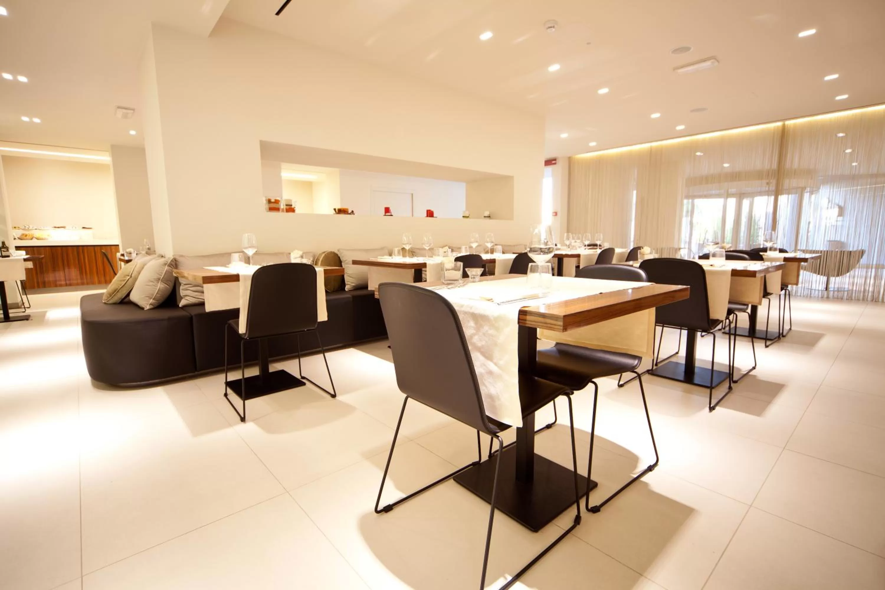 Restaurant/places to eat in Albergo Dei Laghi