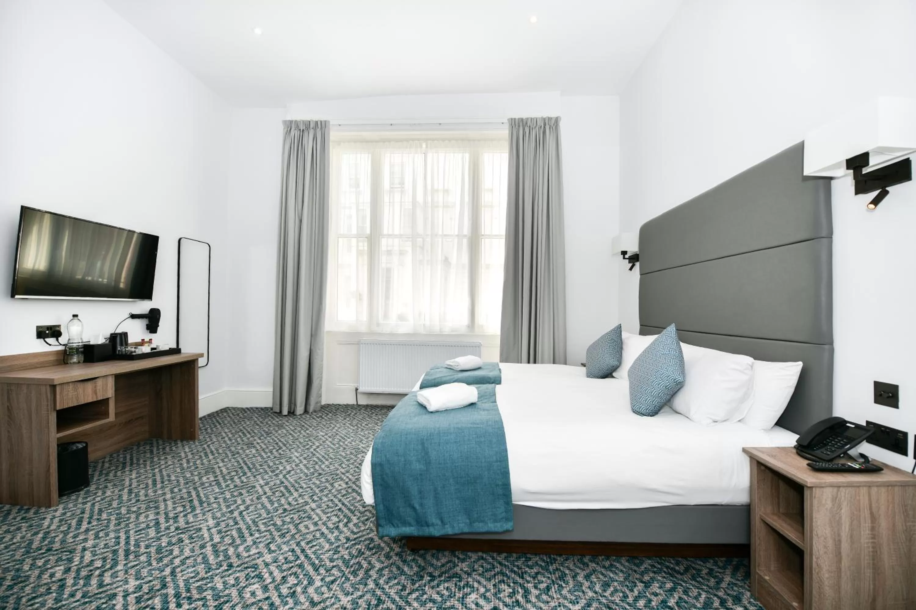 Bedroom, Bed in The J Hyde Park - A Park Avenue Hotel