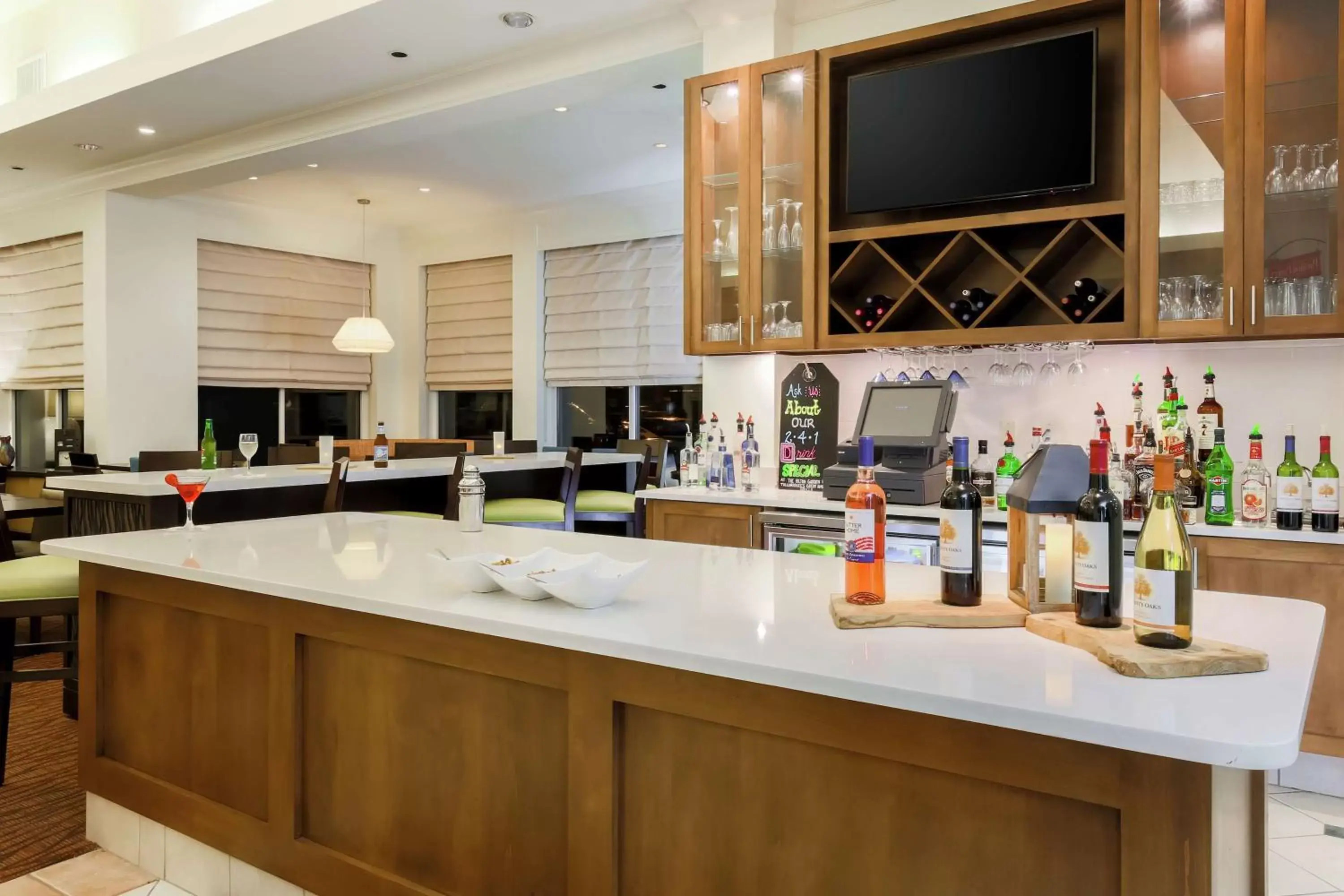 Lounge or bar in Hilton Garden Inn Tallahassee