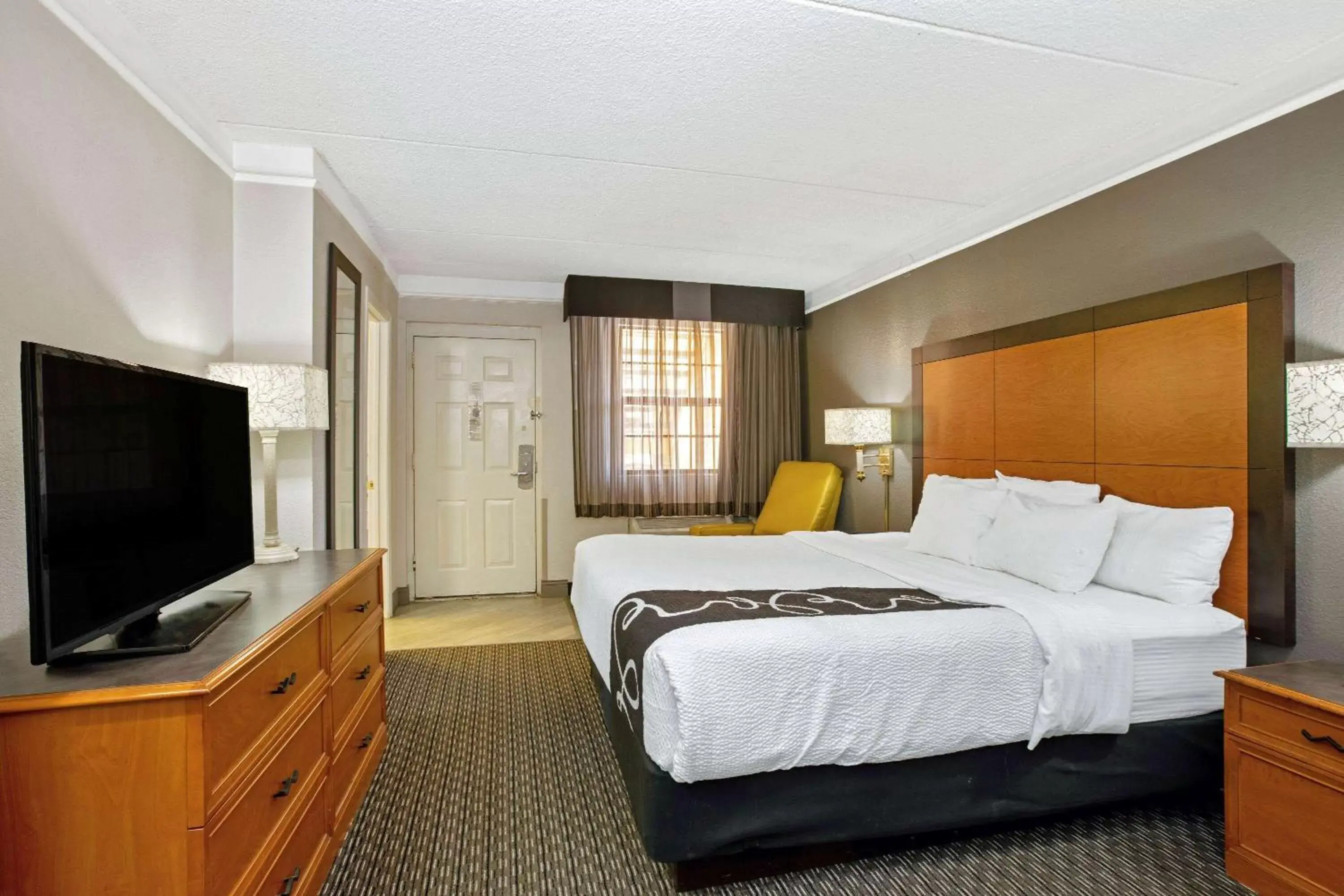 Photo of the whole room, Bed in La Quinta Inn by Wyndham Denver Golden