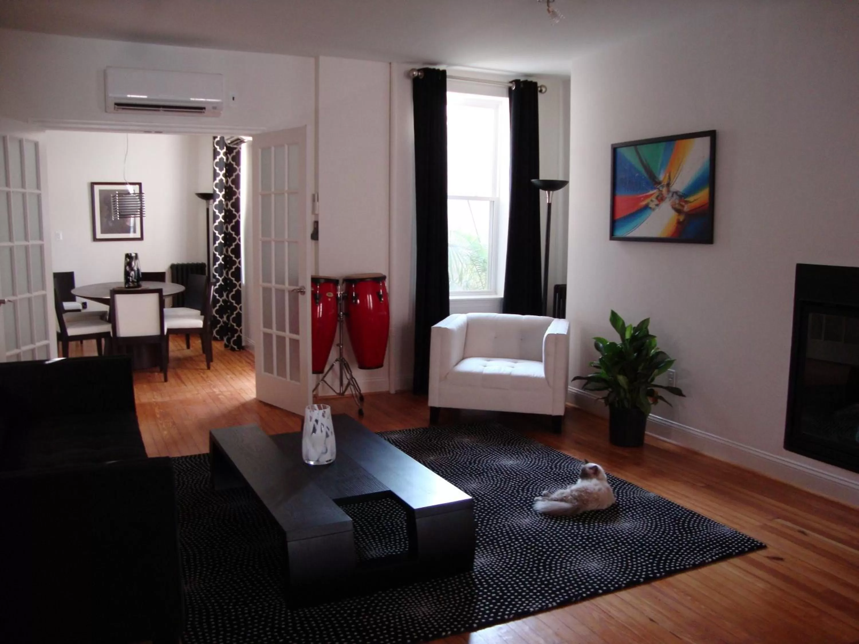 Day, Seating Area in BlancNoir