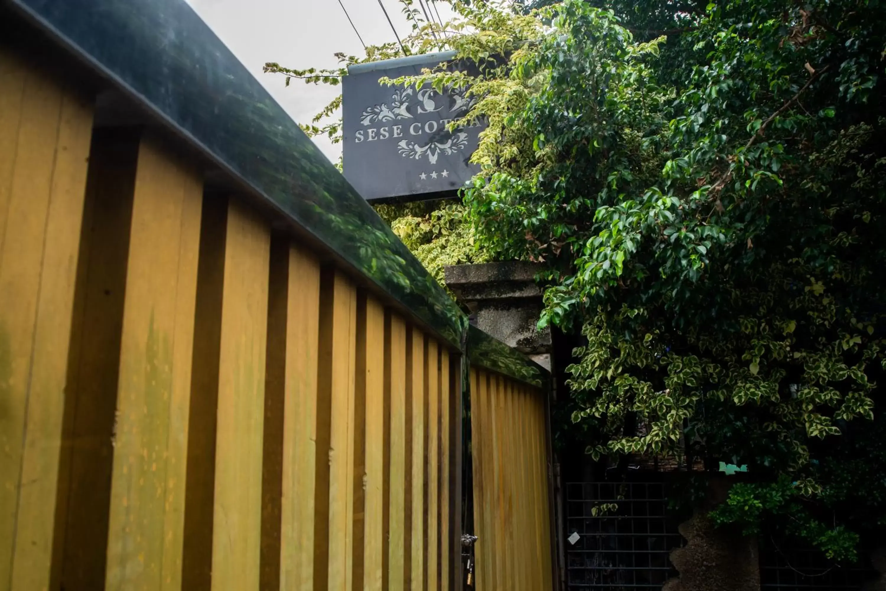 Property building in Sese Cottage Property building in Sese Cottage