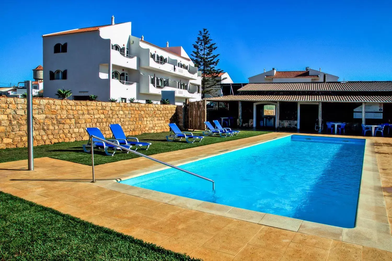 Swimming pool, Property Building in Tonel Apartamentos Turisticos