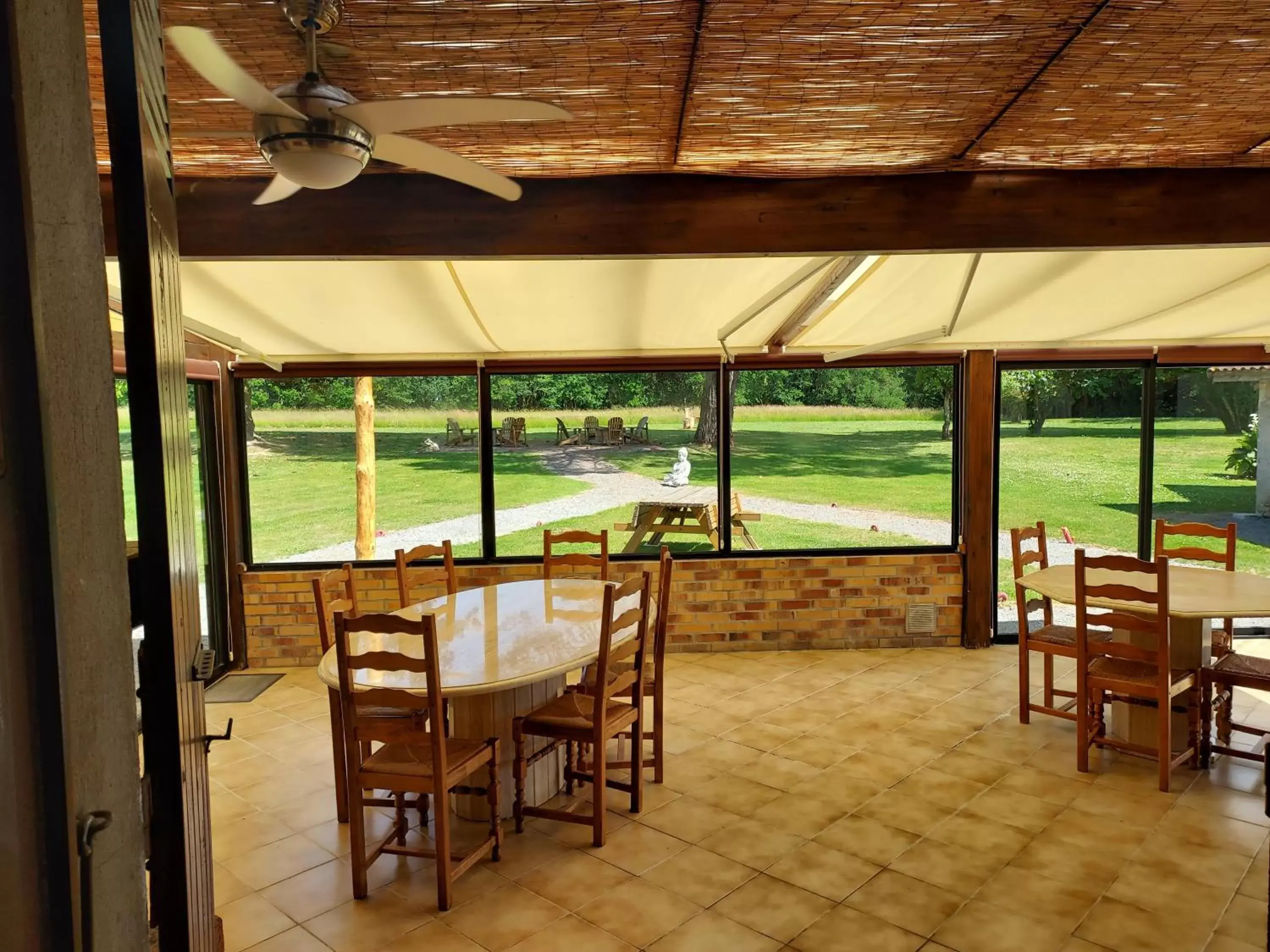 Dining area in maison d'hôtes labastide