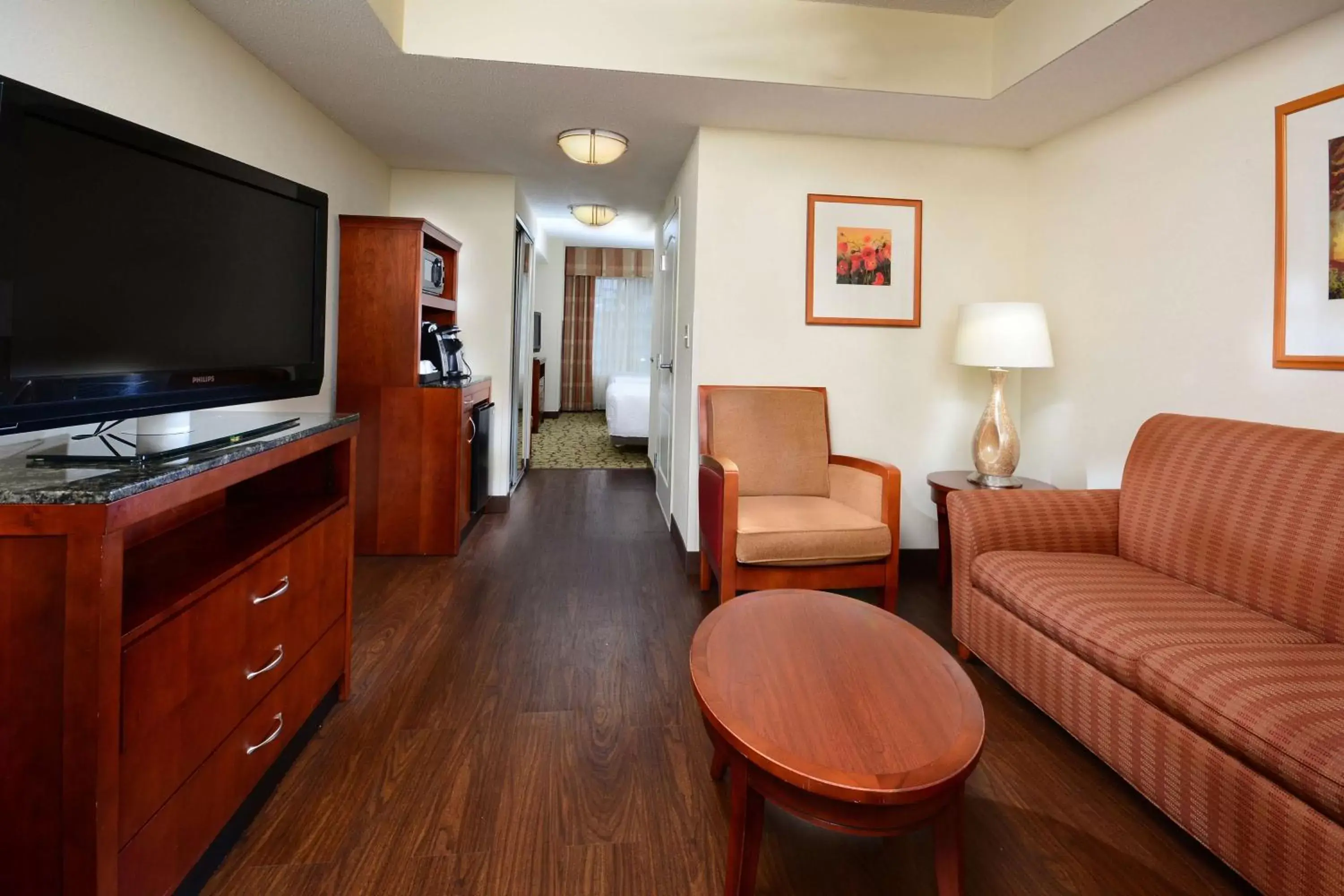 Bedroom, TV/Entertainment Center in Hilton Garden Inn Raleigh Capital Blvd I-540