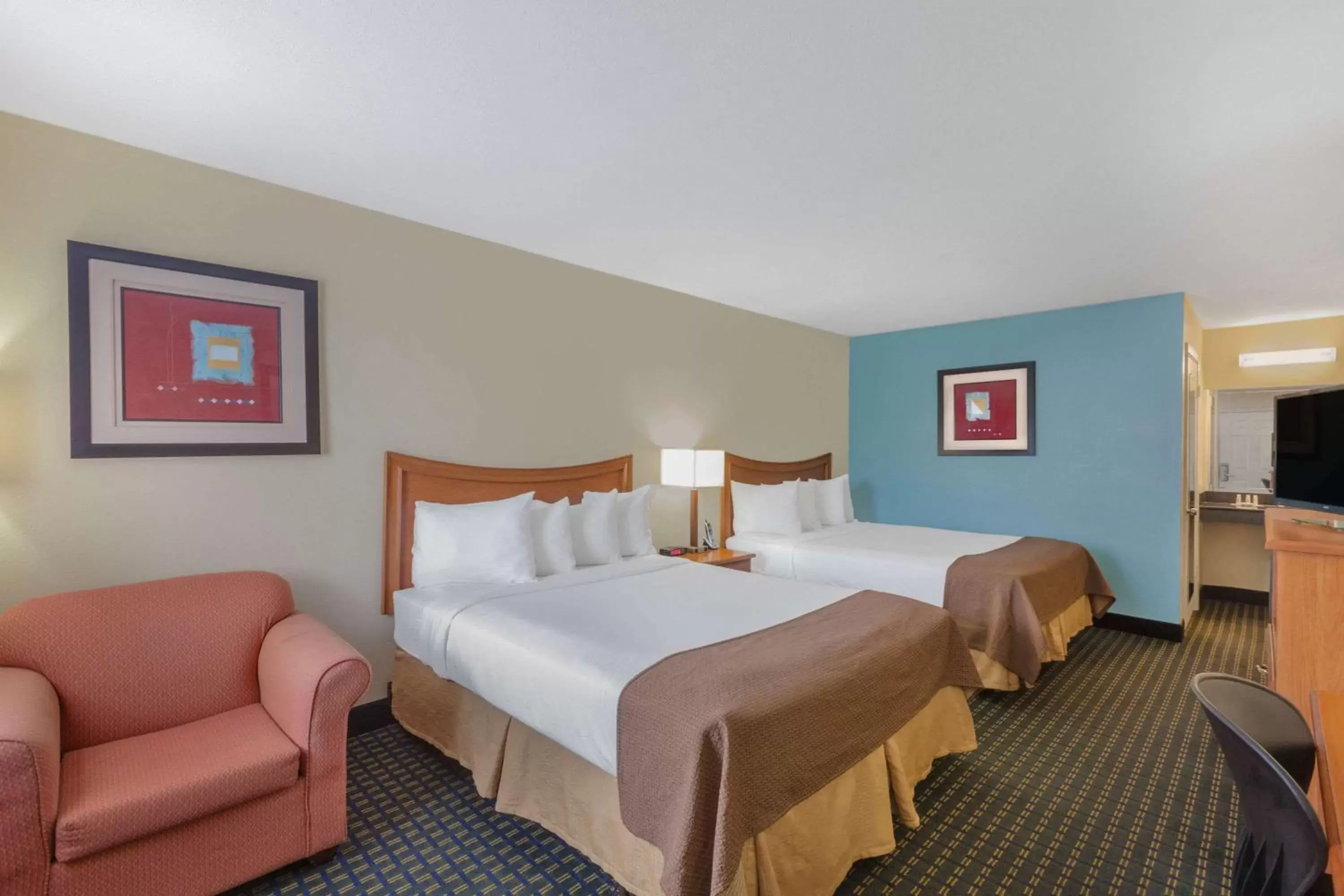 Photo of the whole room, Bed in Days Inn by Wyndham Natchitoches