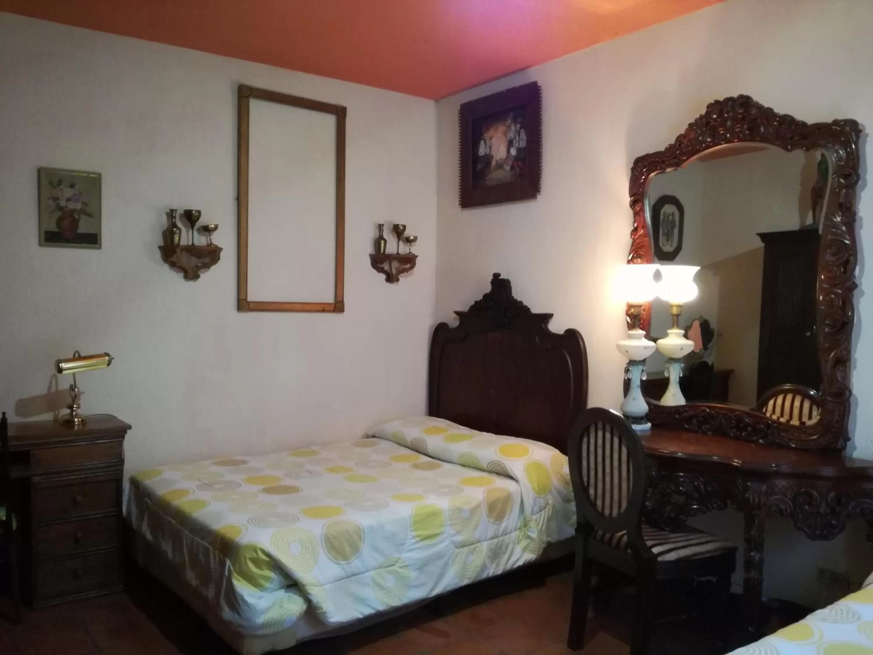 Photo of the whole room, Bed in Posada San Sebastian