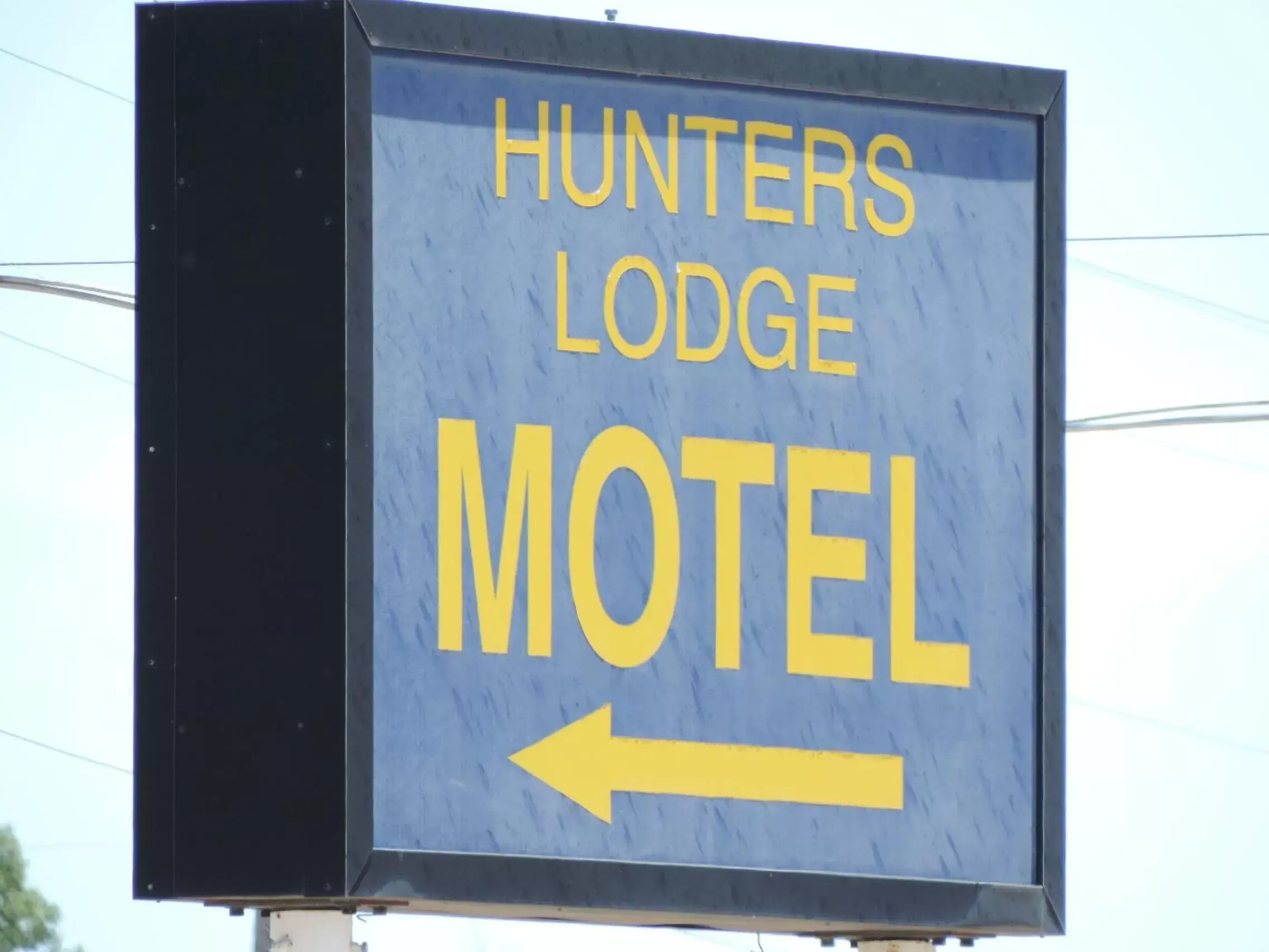Property logo or sign in Hunters Lodge Motel