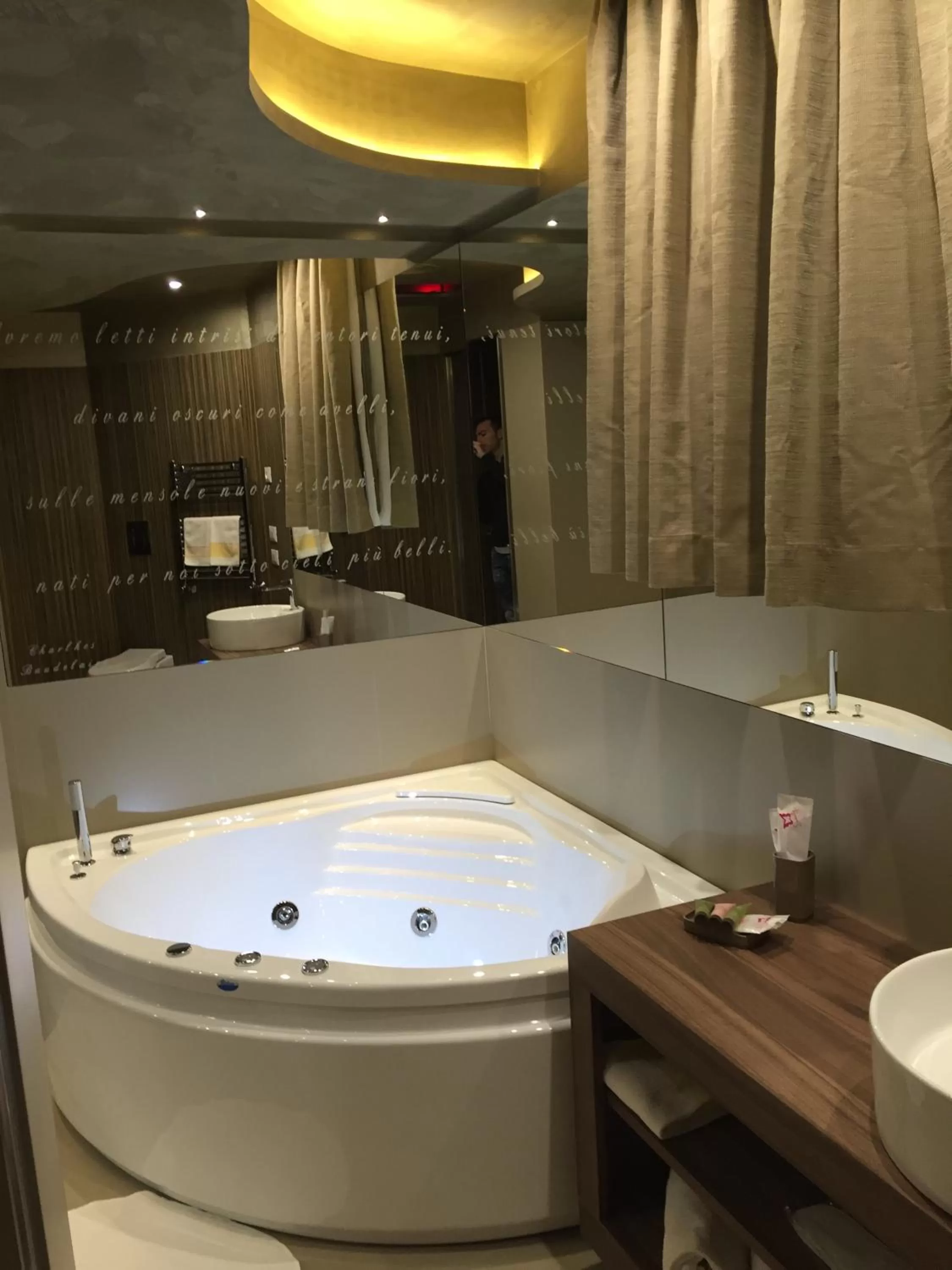 Hot Tub in Hotel Smeraldo