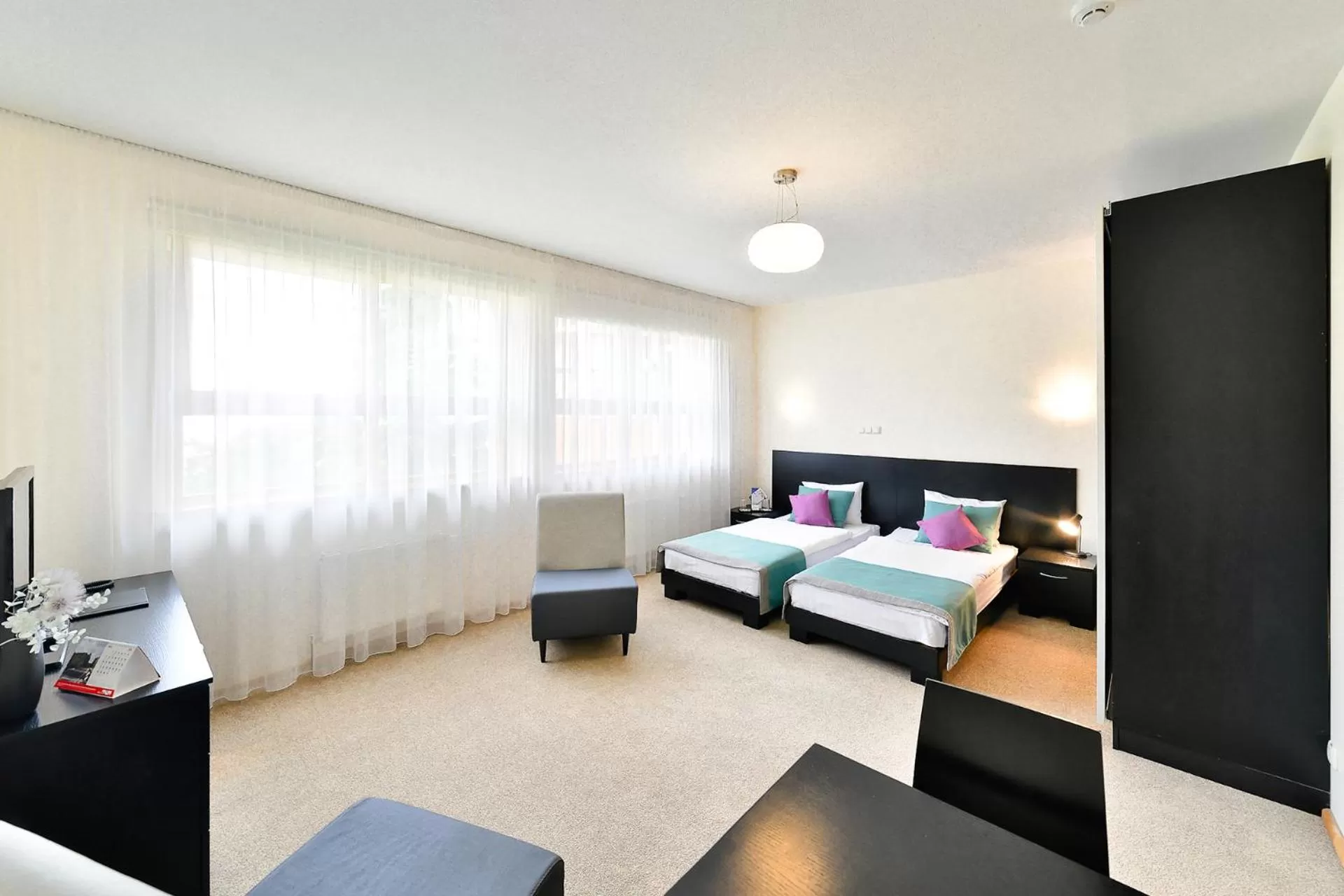 Photo of the whole room in Hotel Vantis Riverside