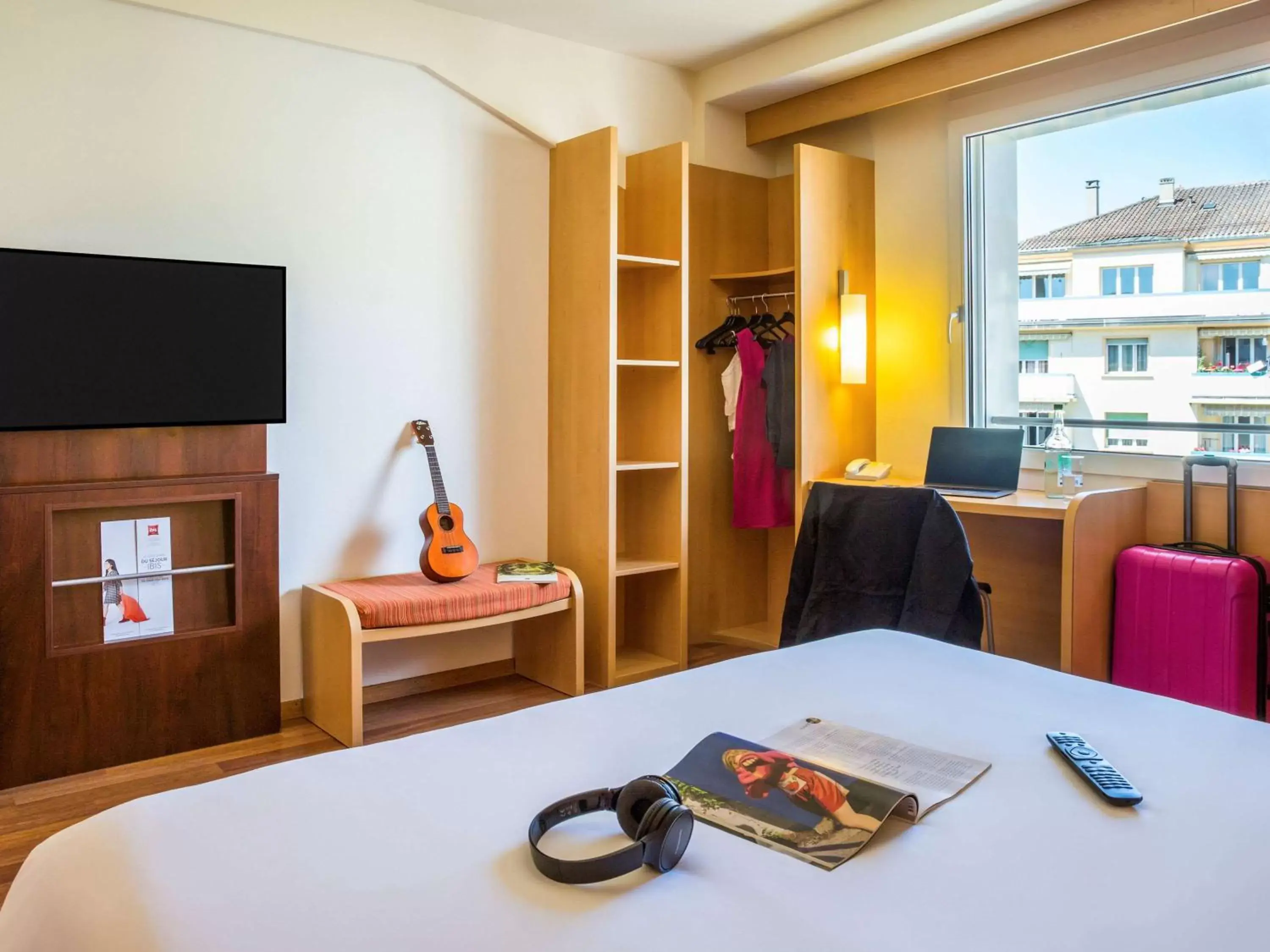Photo of the whole room, TV/Entertainment Center in ibis Lausanne Centre