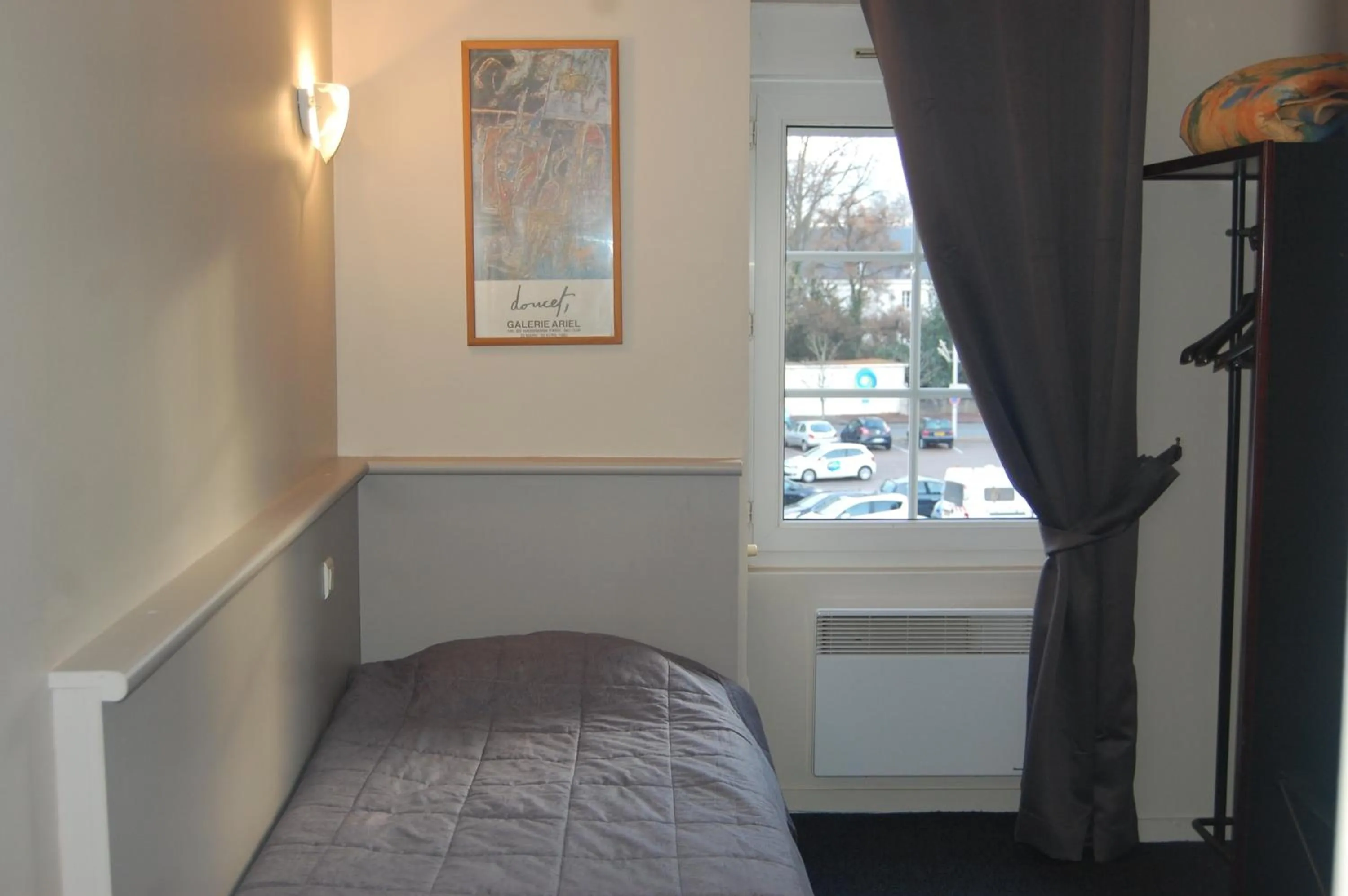 Bed in Hôtel Restaurant La Belle Epoque