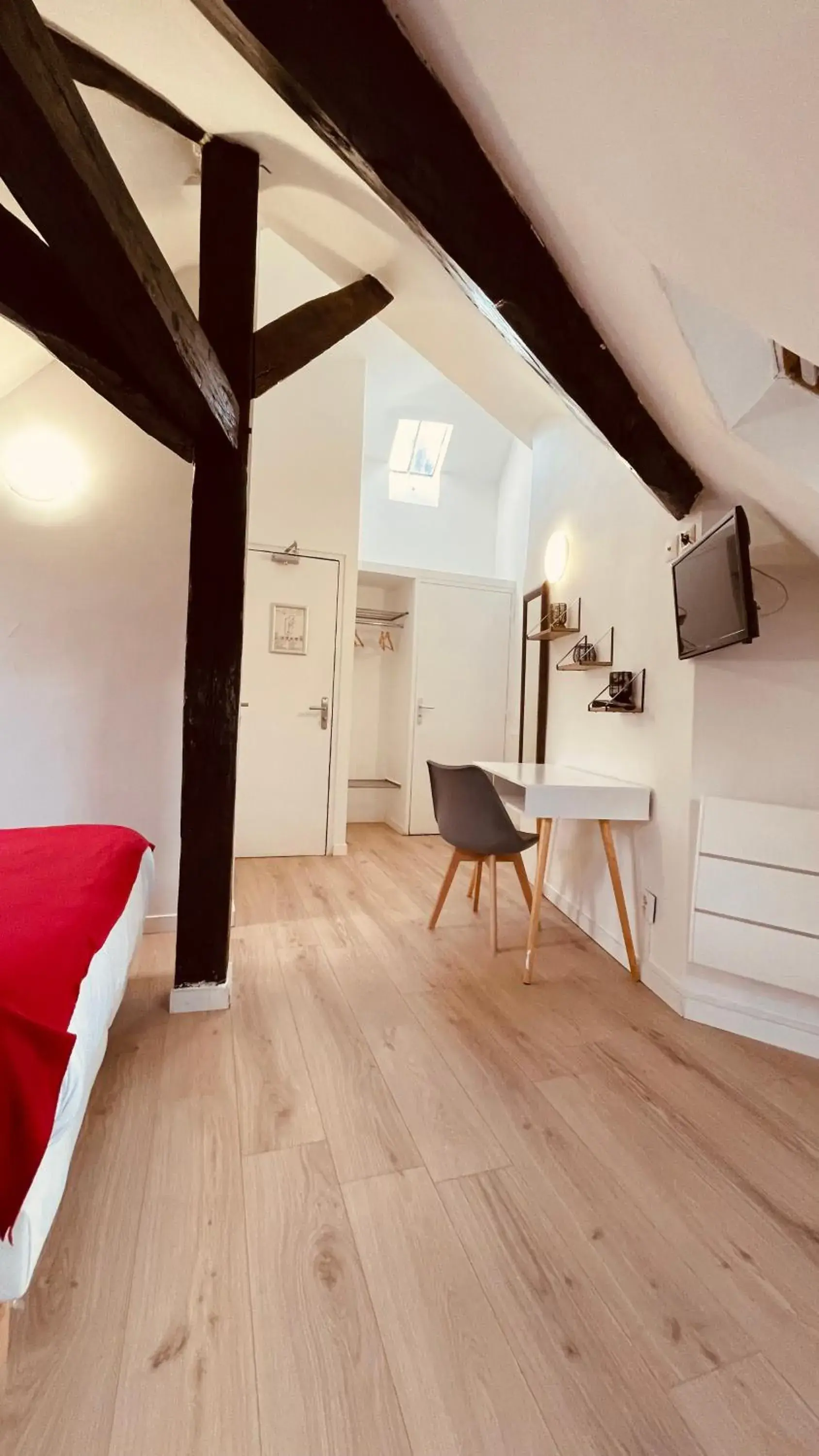 Photo of the whole room, Bed in Jeff Hotel Photo of the whole room, Bed in Jeff Hotel