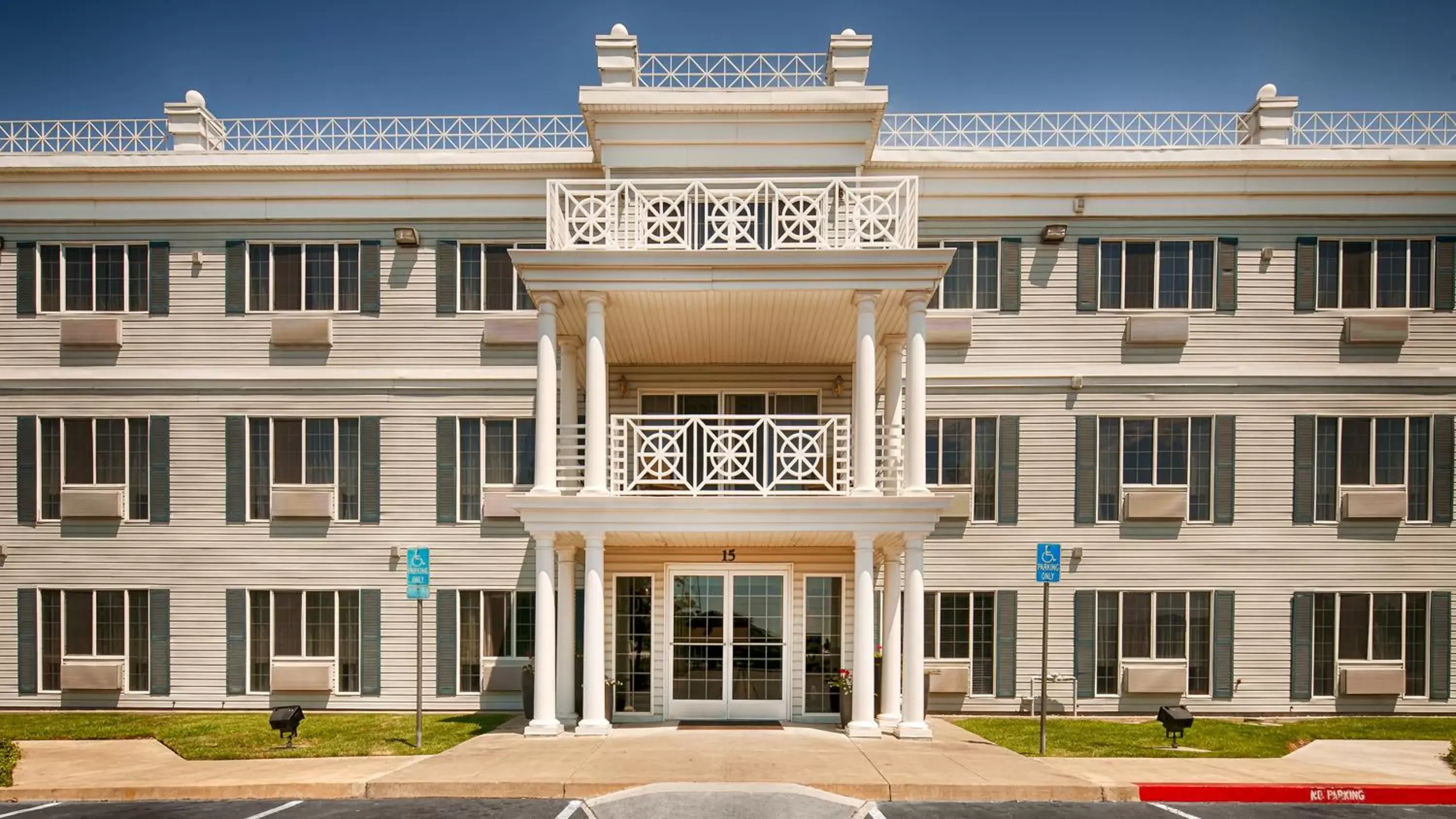 Facade/entrance, Property Building in Best Western Capital City Inn