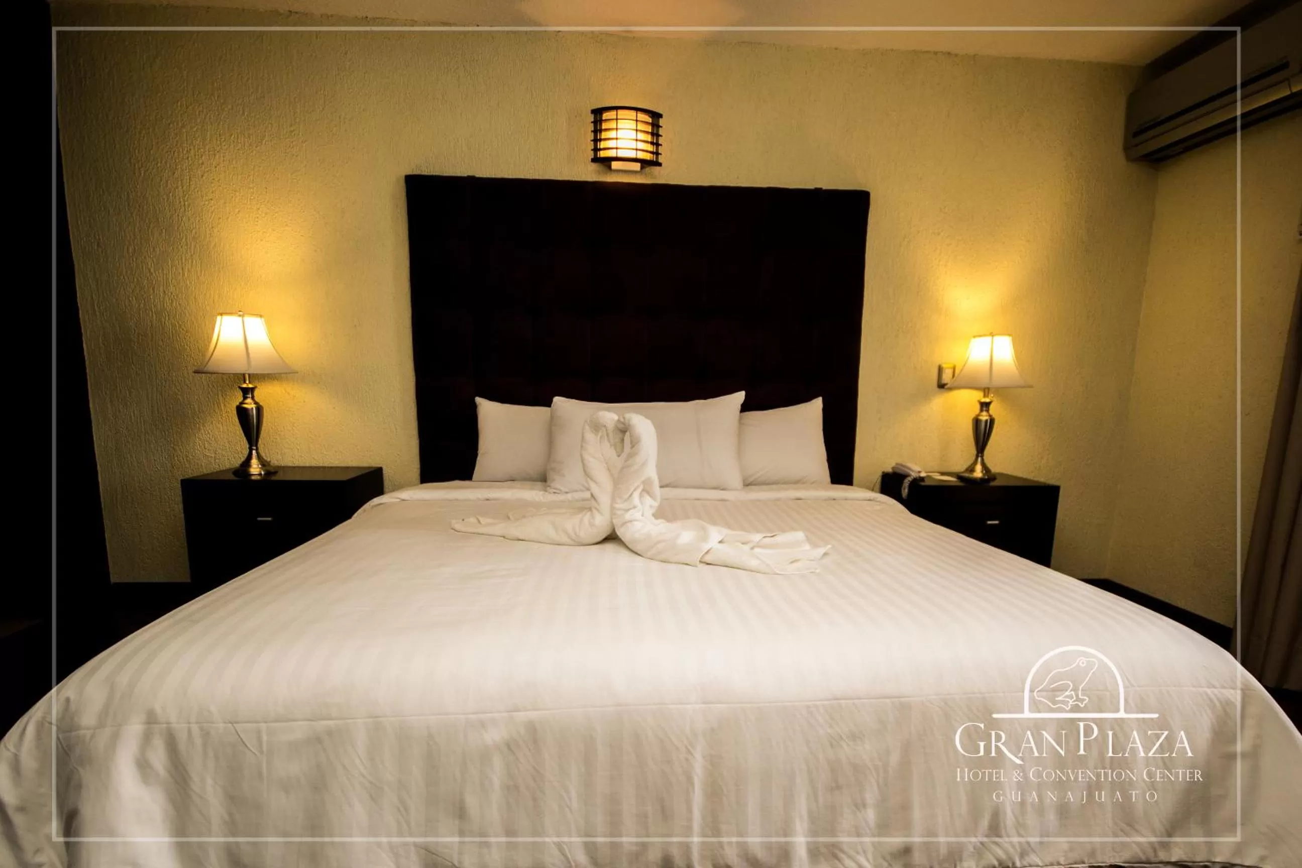 Bed in Hotel Gran Plaza & Convention Center