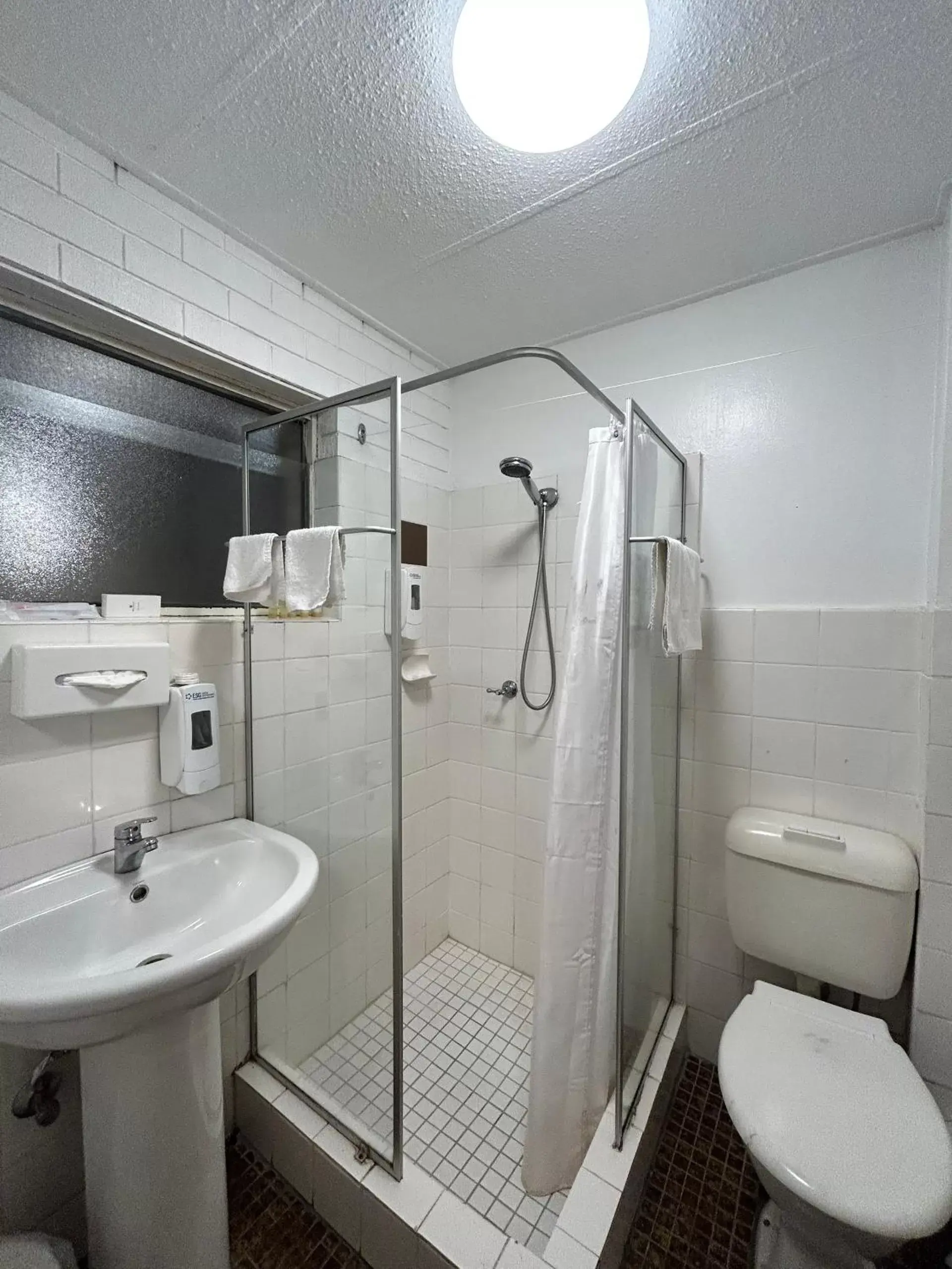 Toilet, Bathroom in Marco Polo Motor Inn Sydney