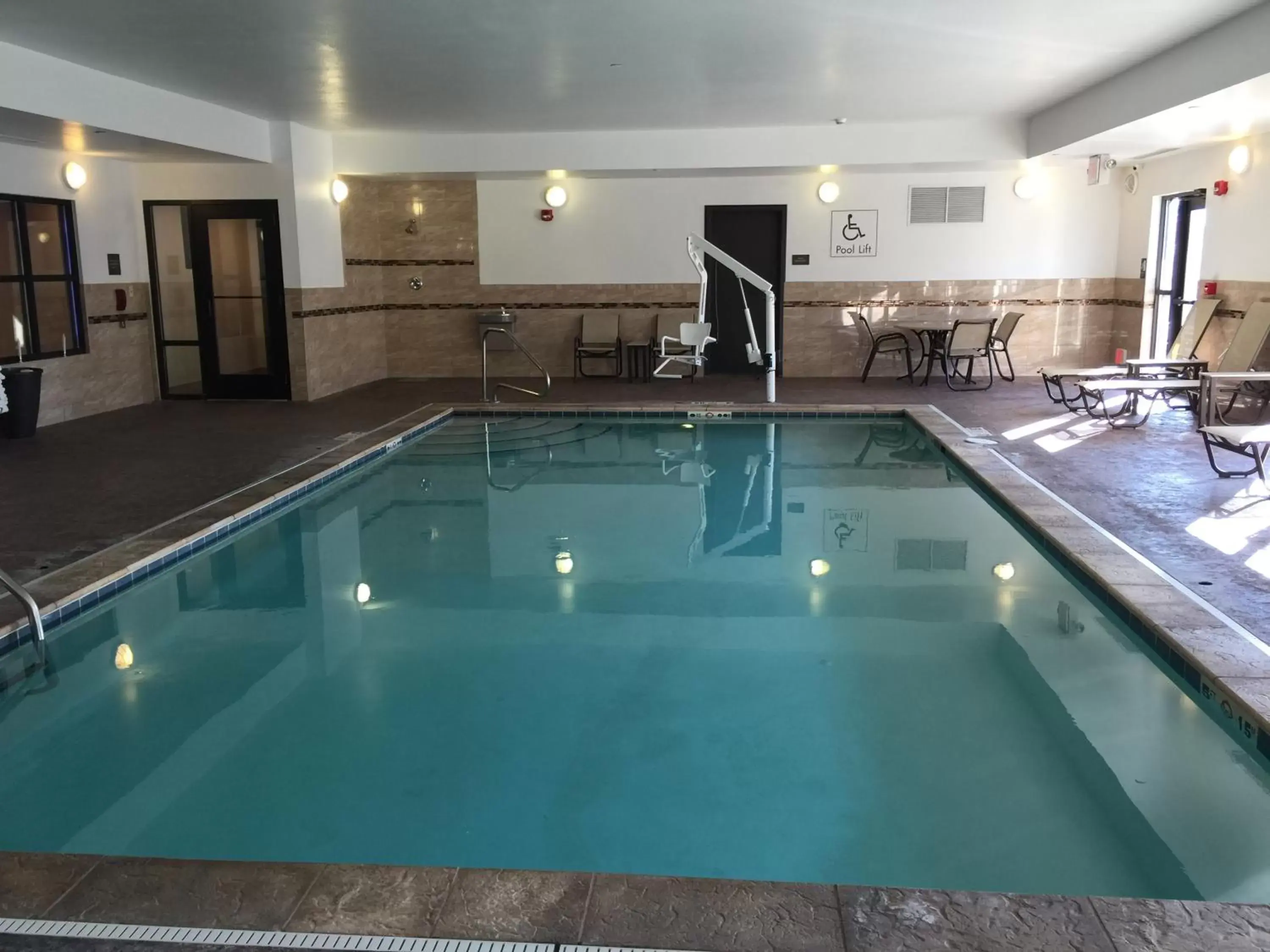 Swimming Pool in Comfort Suites Uniontown