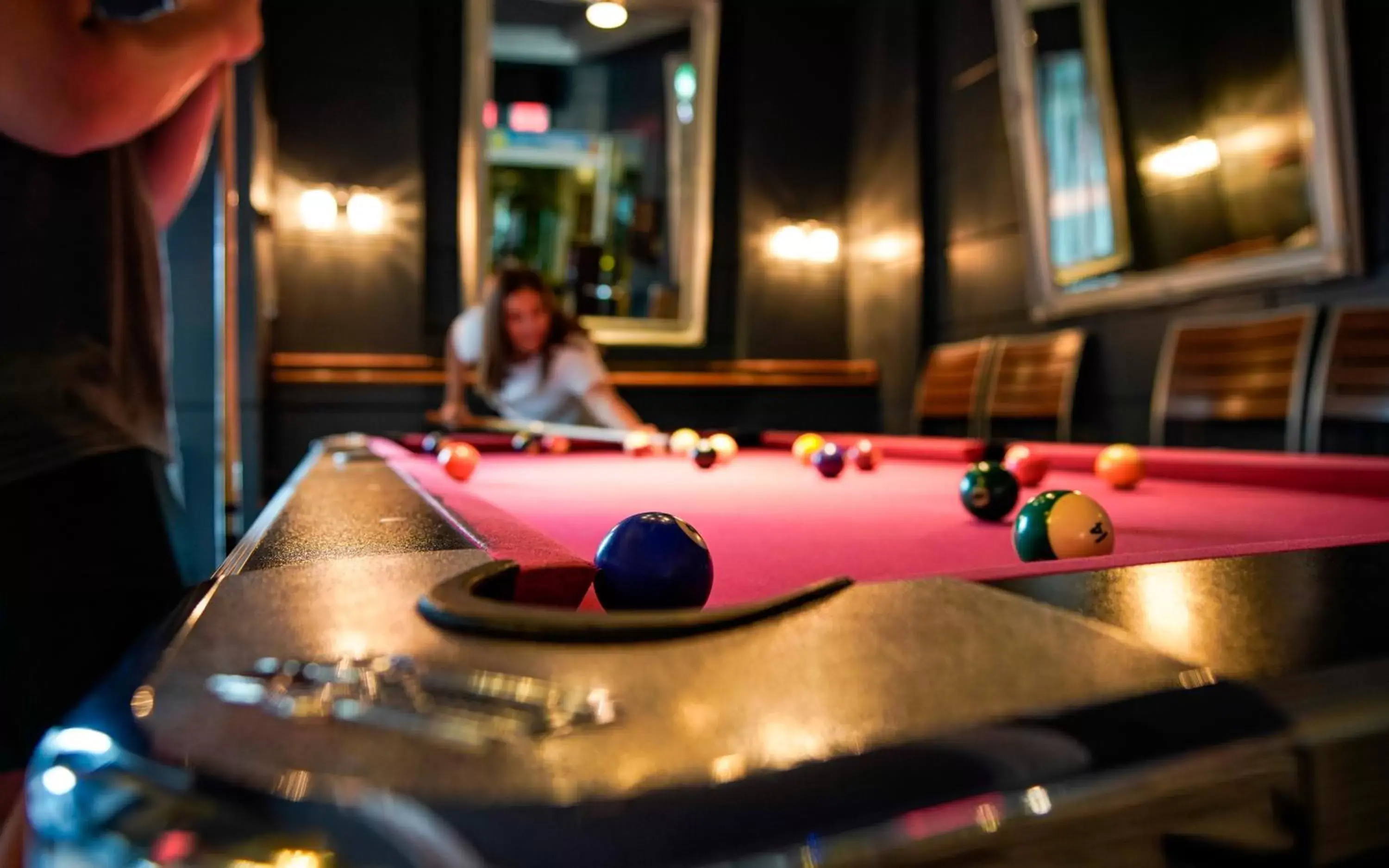 Billiard in Hôtel Québec Inn