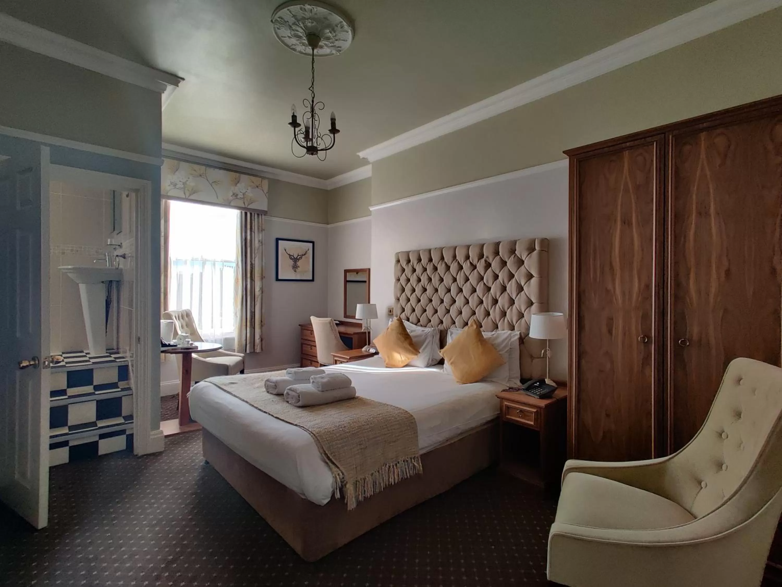 Photo of the whole room, Bed in The Minster Hotel