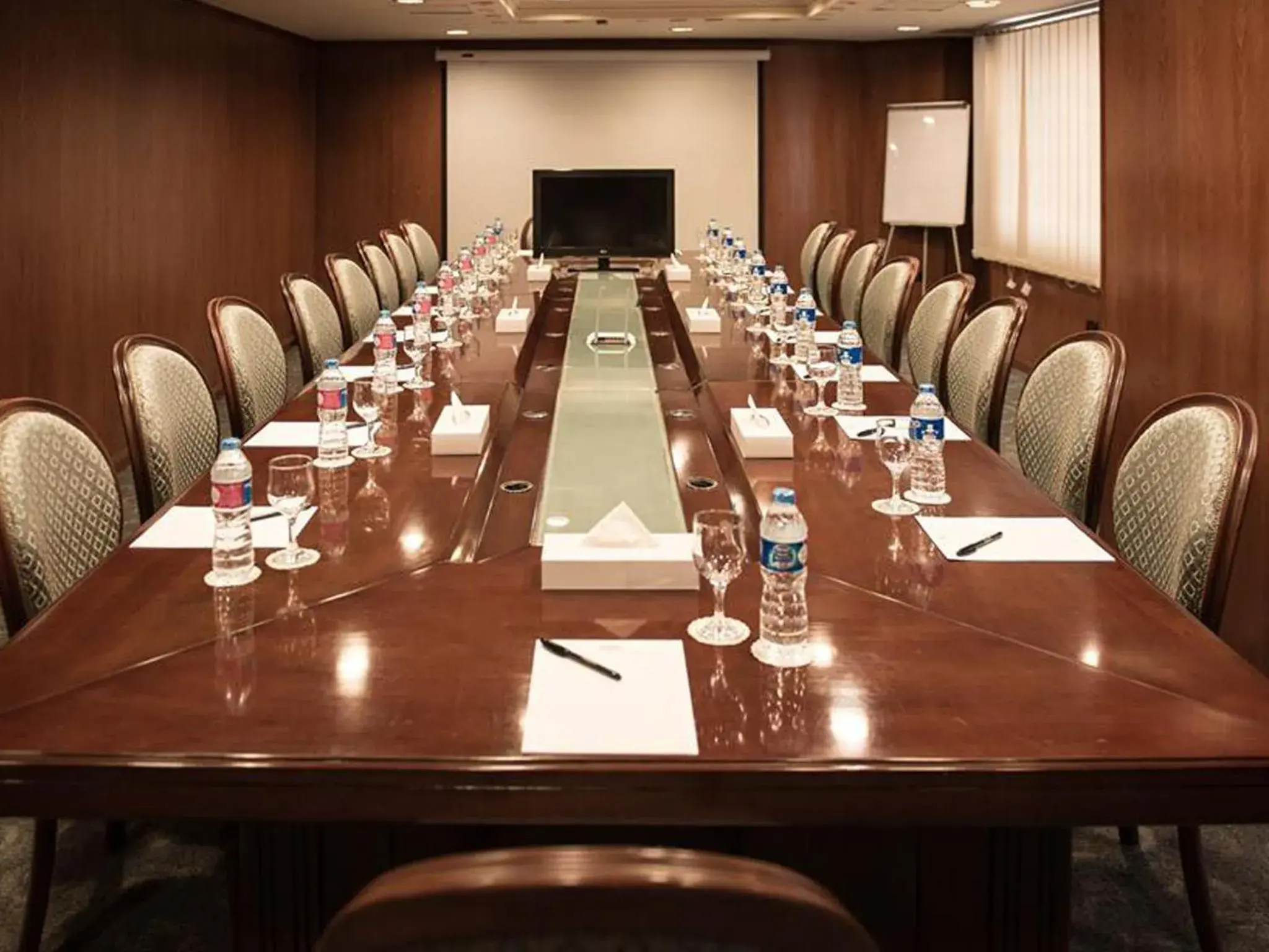 Meeting/conference room in Cherry Maryski Hotel