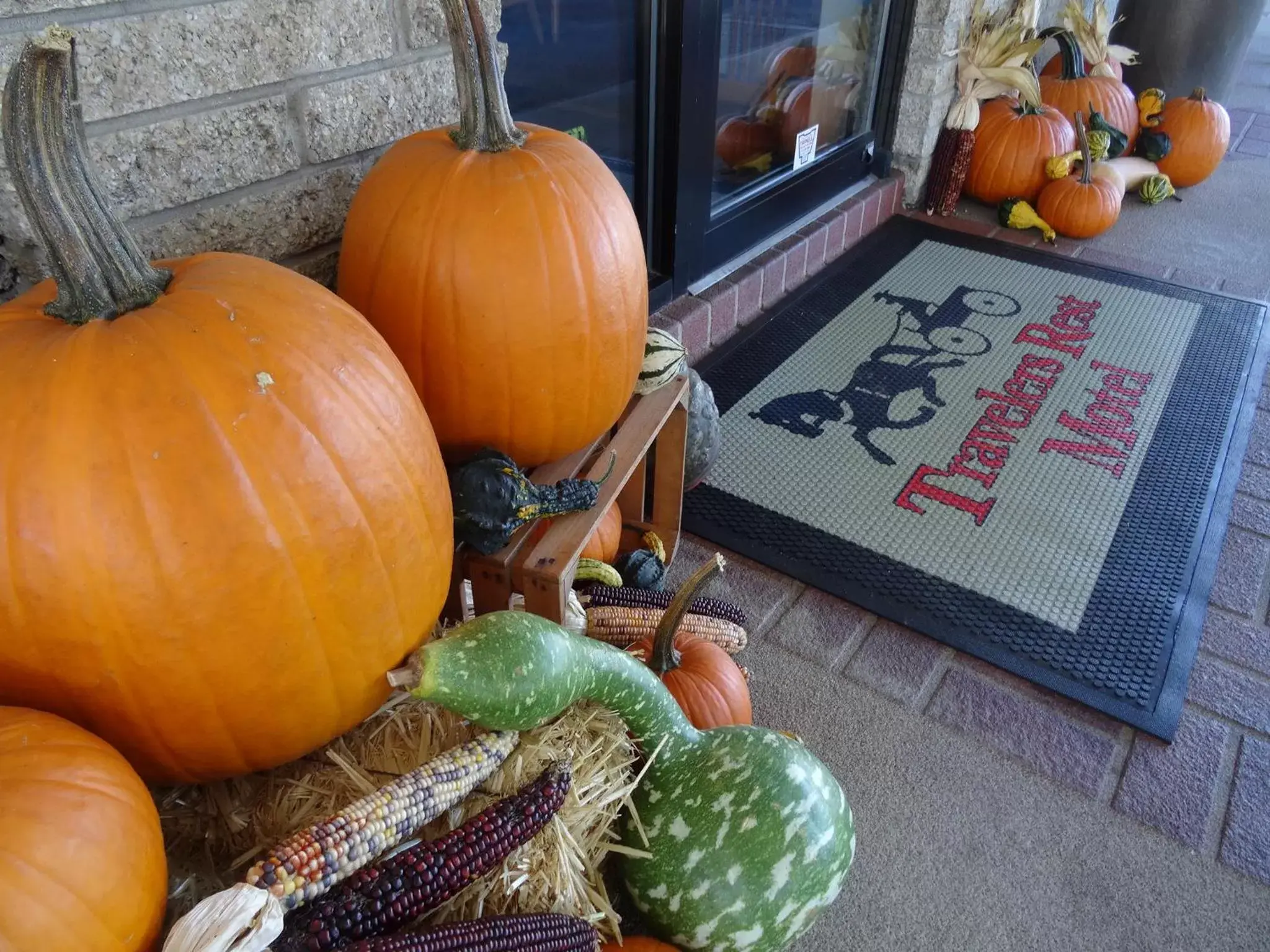 Decorative detail, Food in Travelers Rest Motel