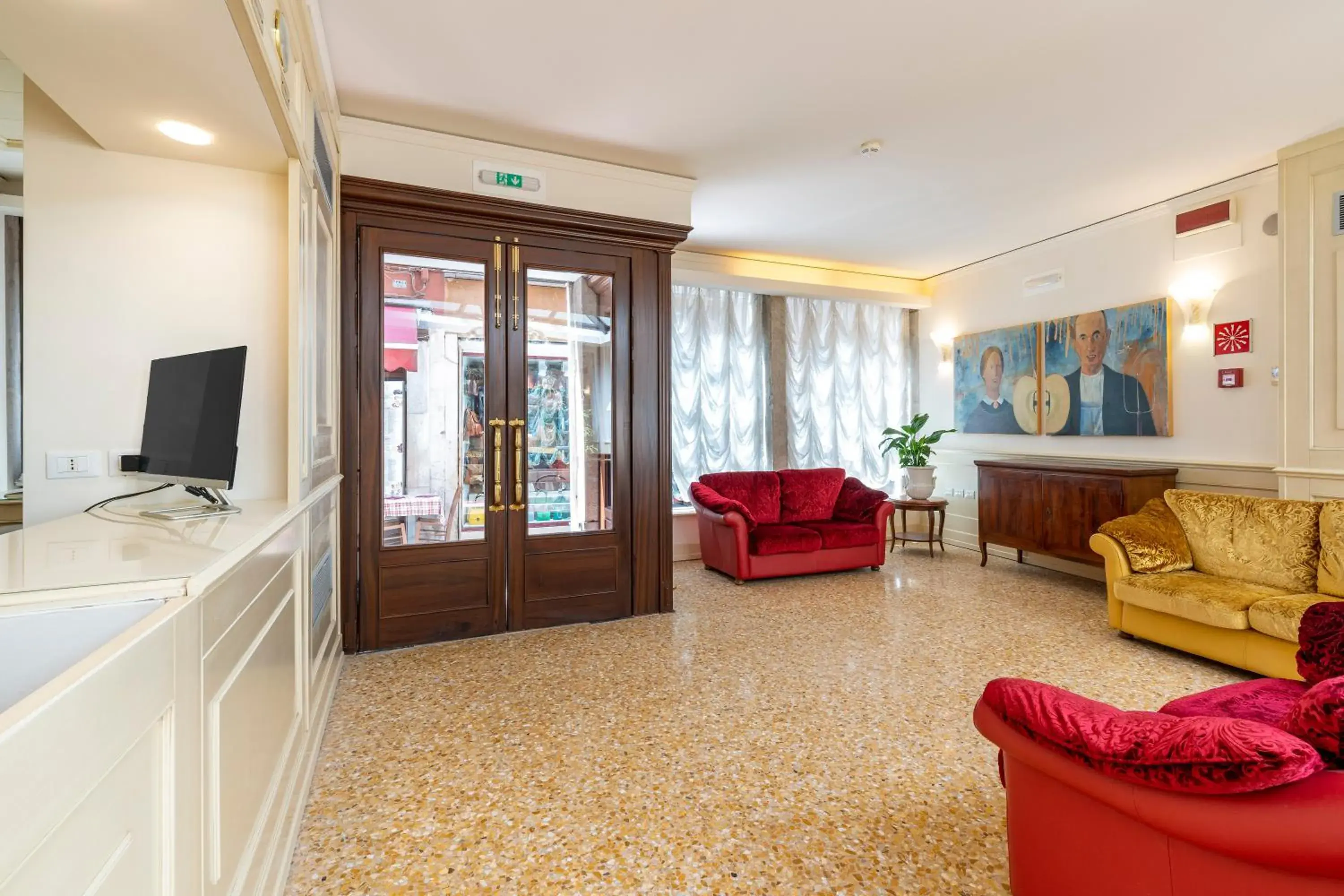 Lobby or reception in Hotel Bella Venezia Lobby or reception in Hotel Bella Venezia