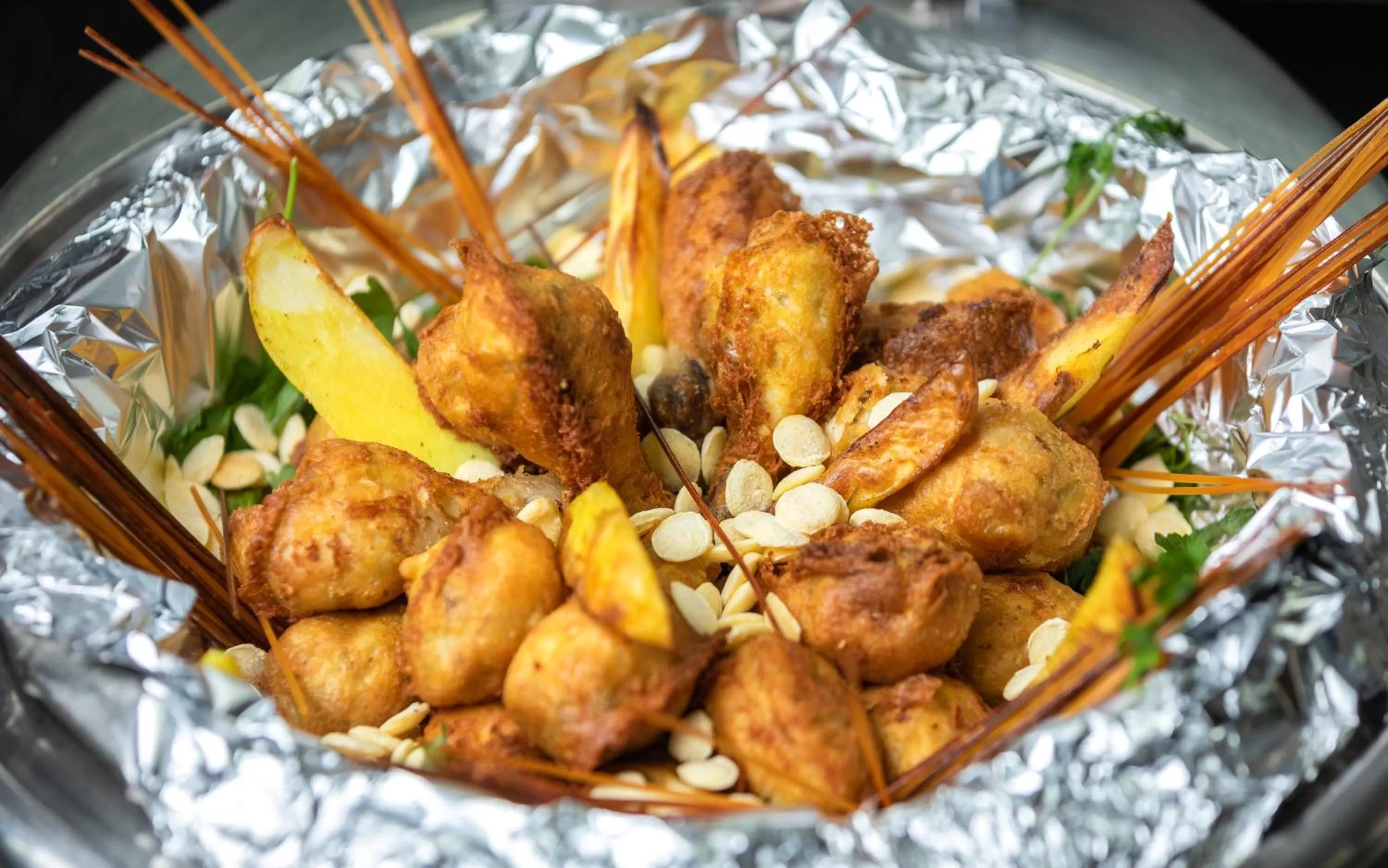 Restaurant/places to eat in Golden Tulip El Mechtel