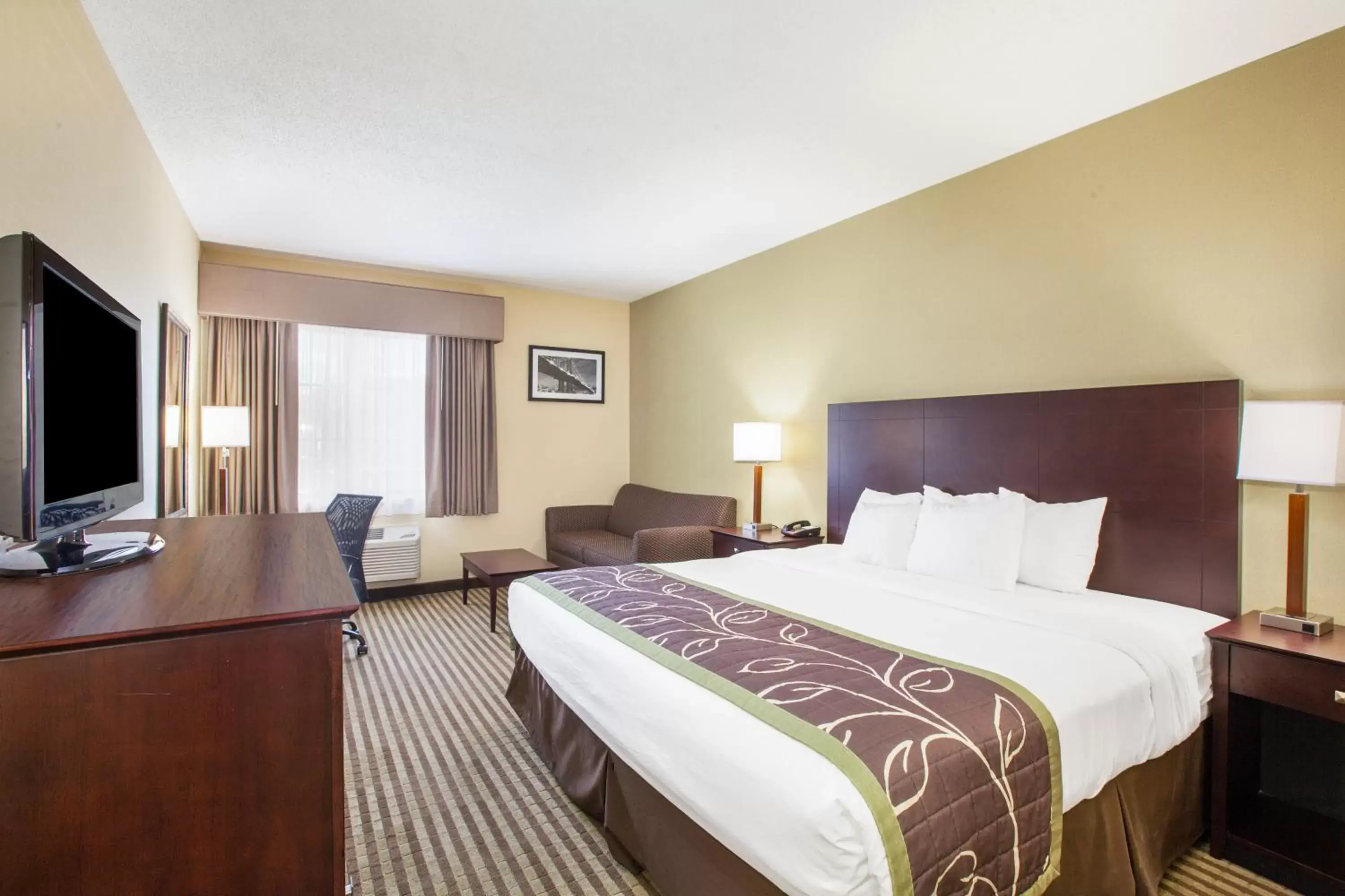 Photo of the whole room, Bed in Days Inn by Wyndham Brewerton/ Syracuse near Oneida Lake