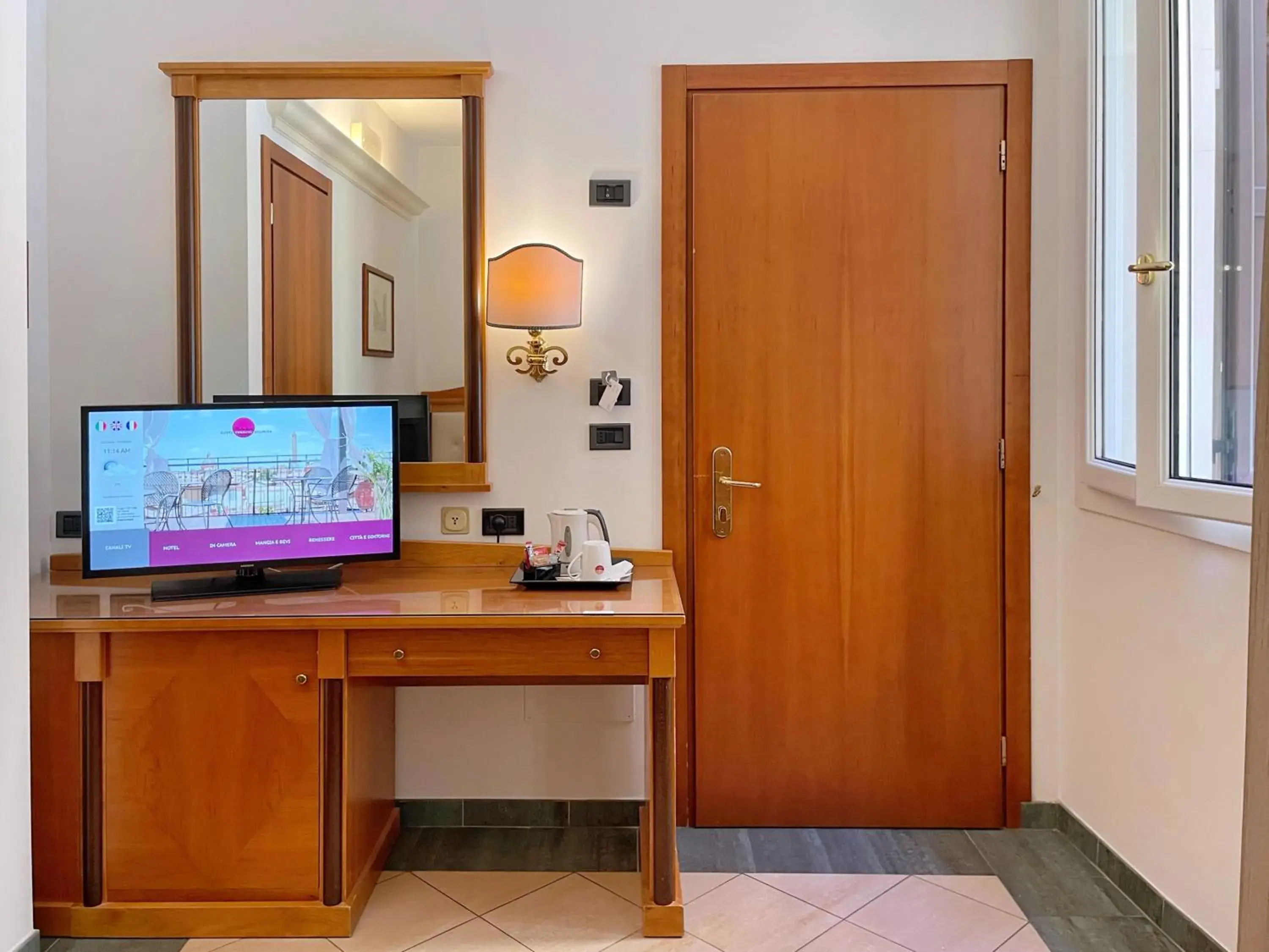 TV and multimedia, TV/Entertainment Center in Hotel Touring