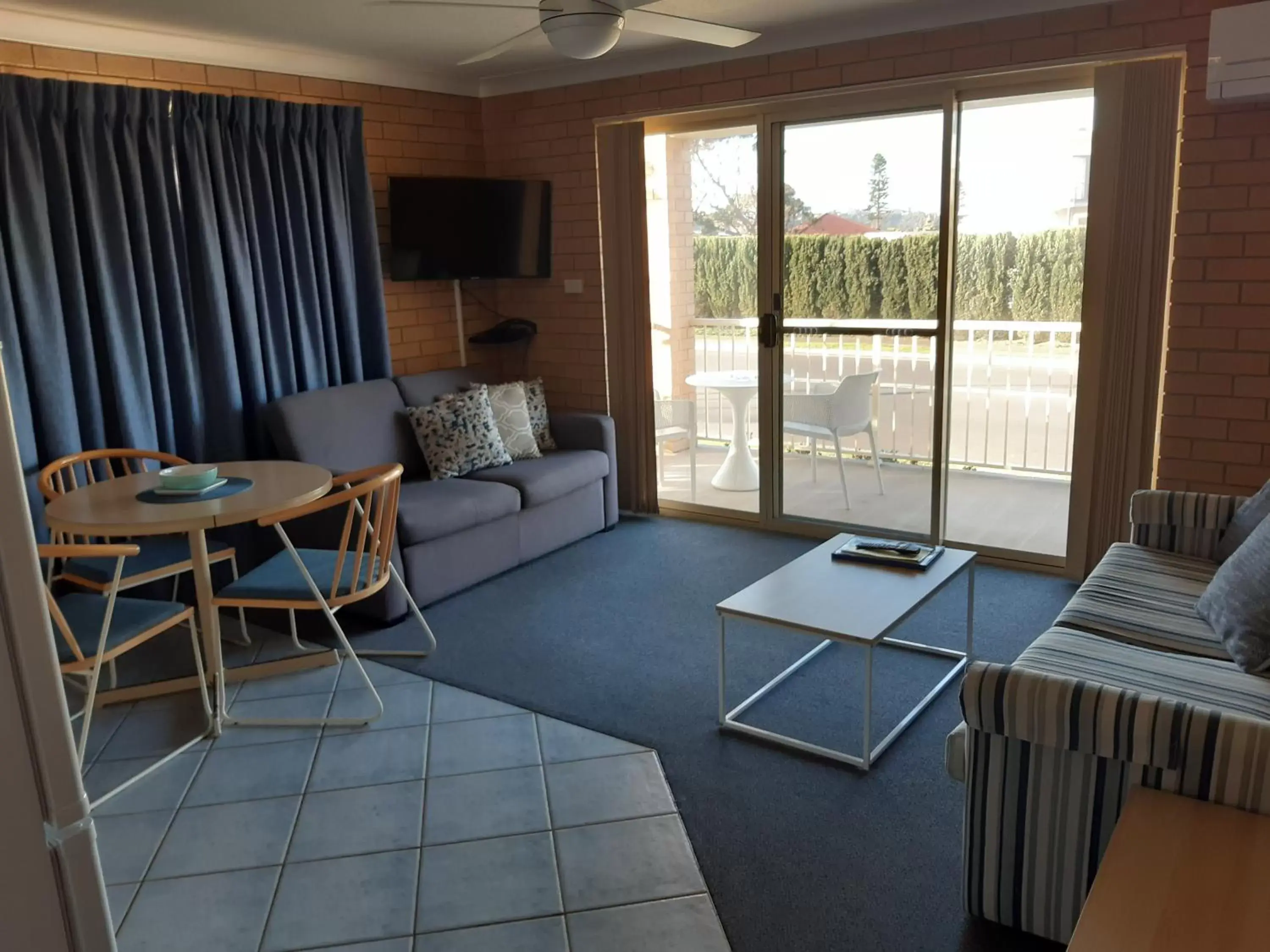 View (from property/room), Seating Area in Dolphins of Mollymook Motel and Fifth Green Apartments