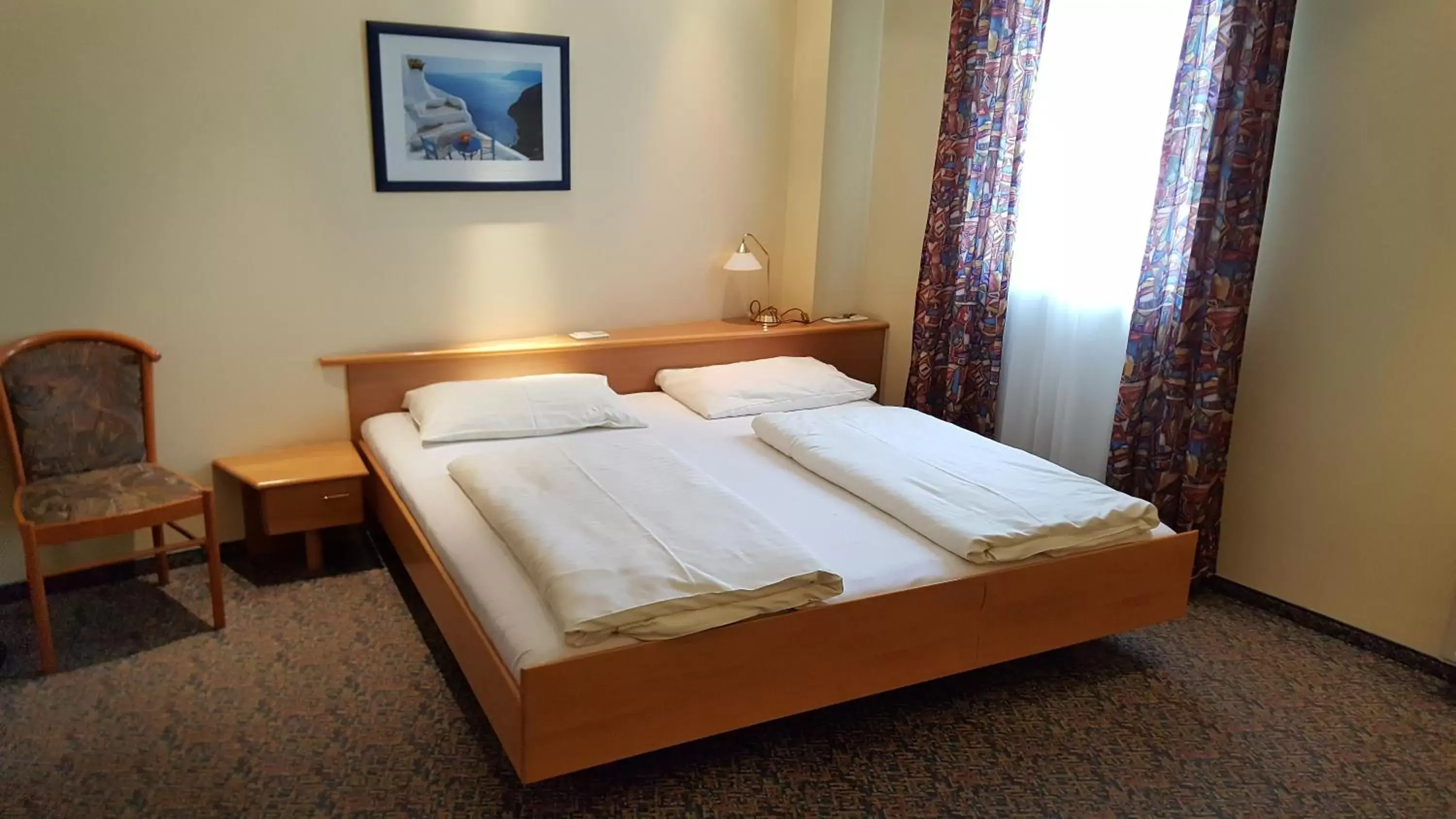 Photo of the whole room, Bed in CenterCourt Hotel