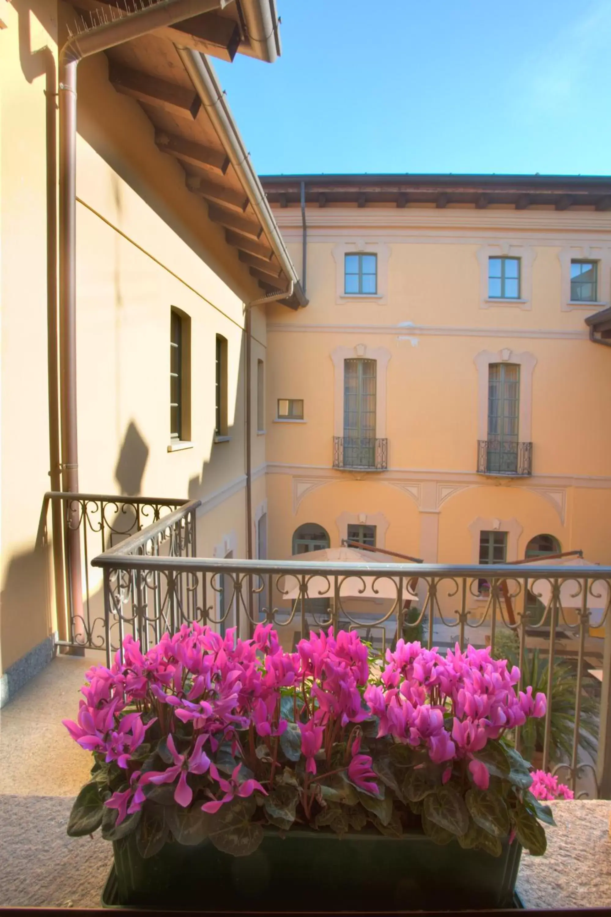 Spring, Property Building in Best Western Villa Appiani