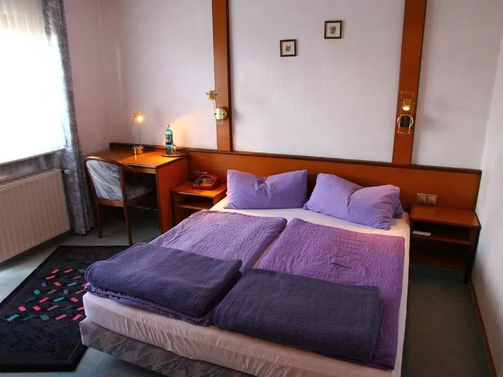 Twin Room with Shower - single occupancy in Kircheiber Hof Twin Room with Shower - single occupancy in Kircheiber Hof