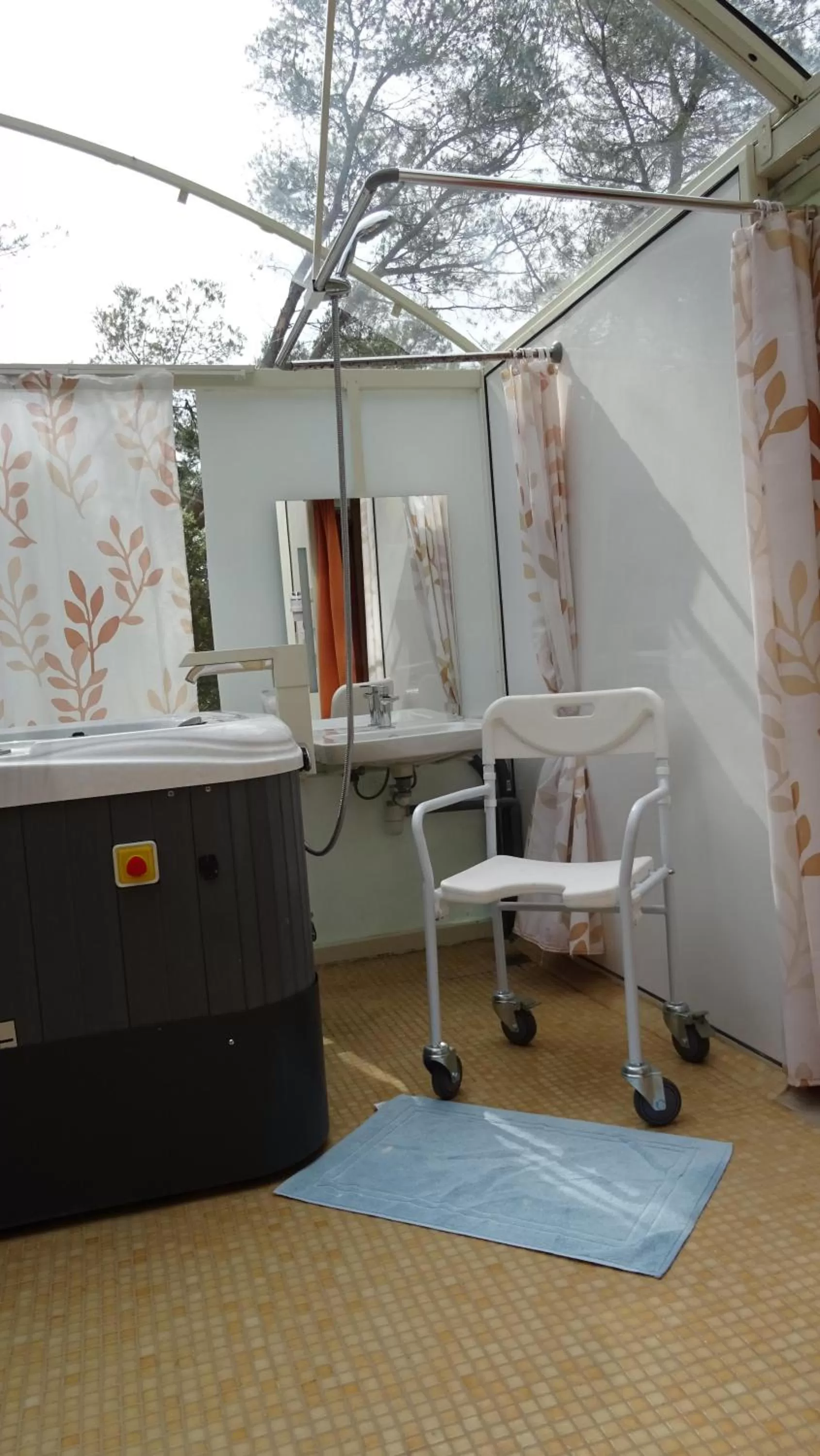 Bathroom in Les Chambres d'Hotes au Bois Fleuri