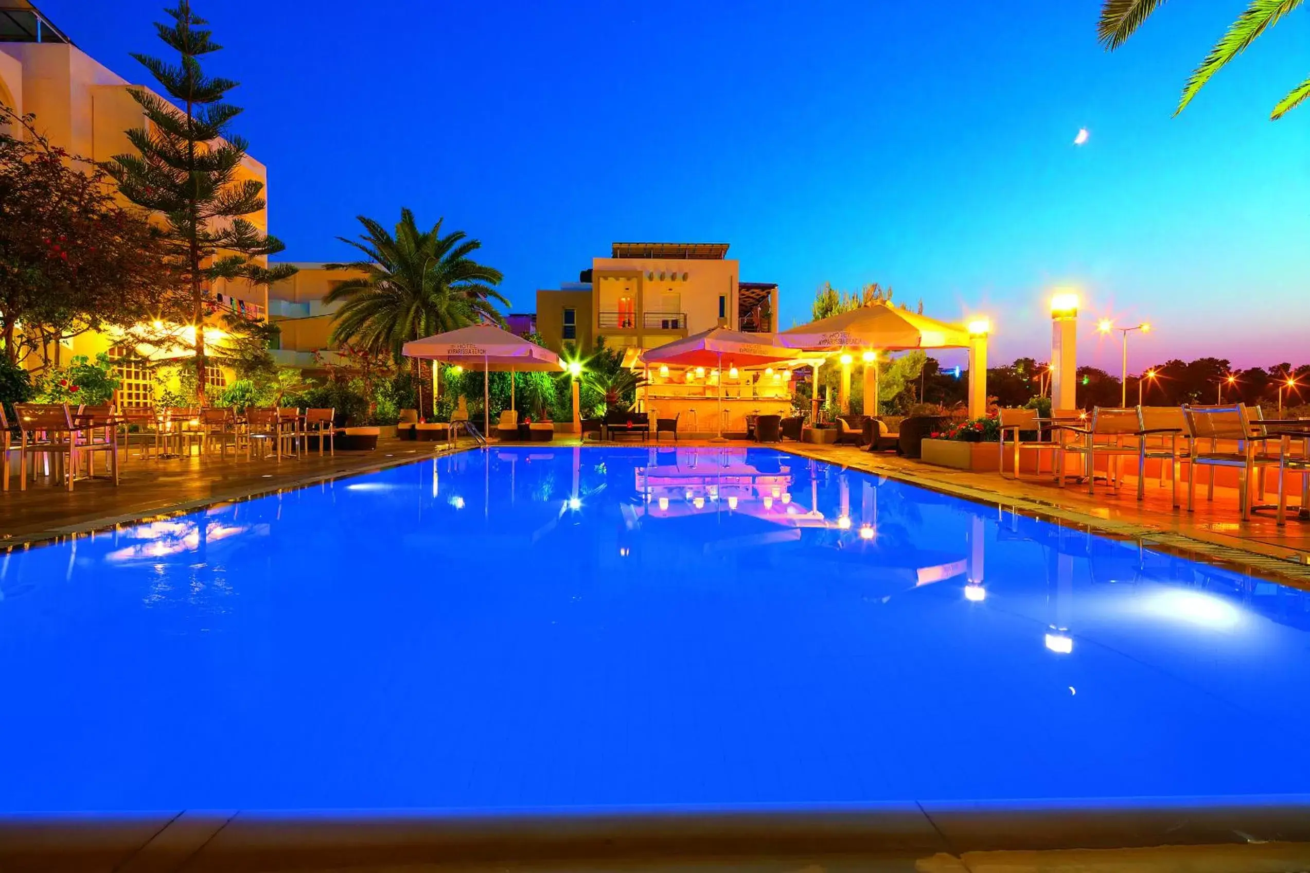 Lounge or bar, Swimming Pool in Kyparissia Beach Hotel