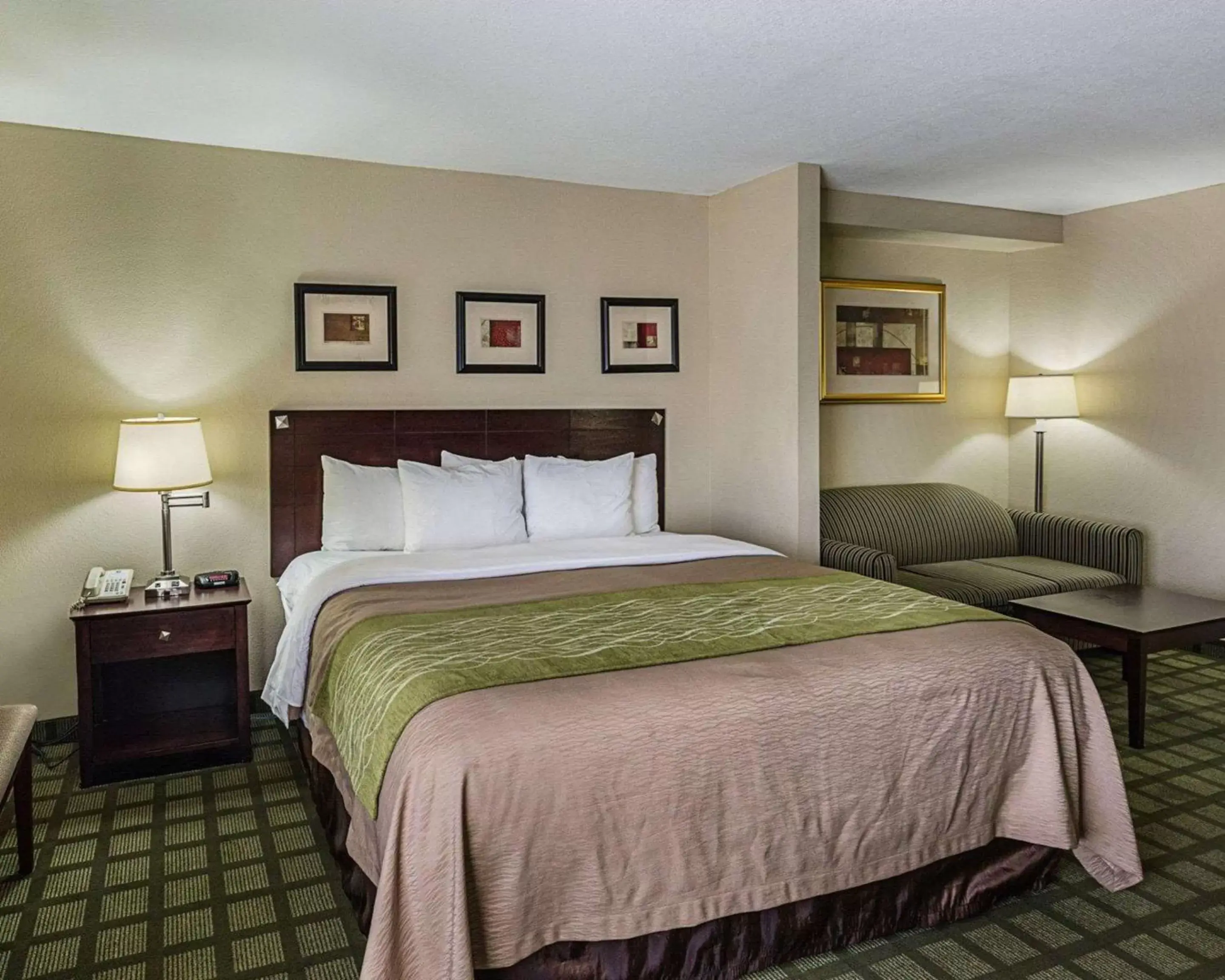 Bedroom, Bed in Comfort Inn & Suites Southwest Freeway at Westpark