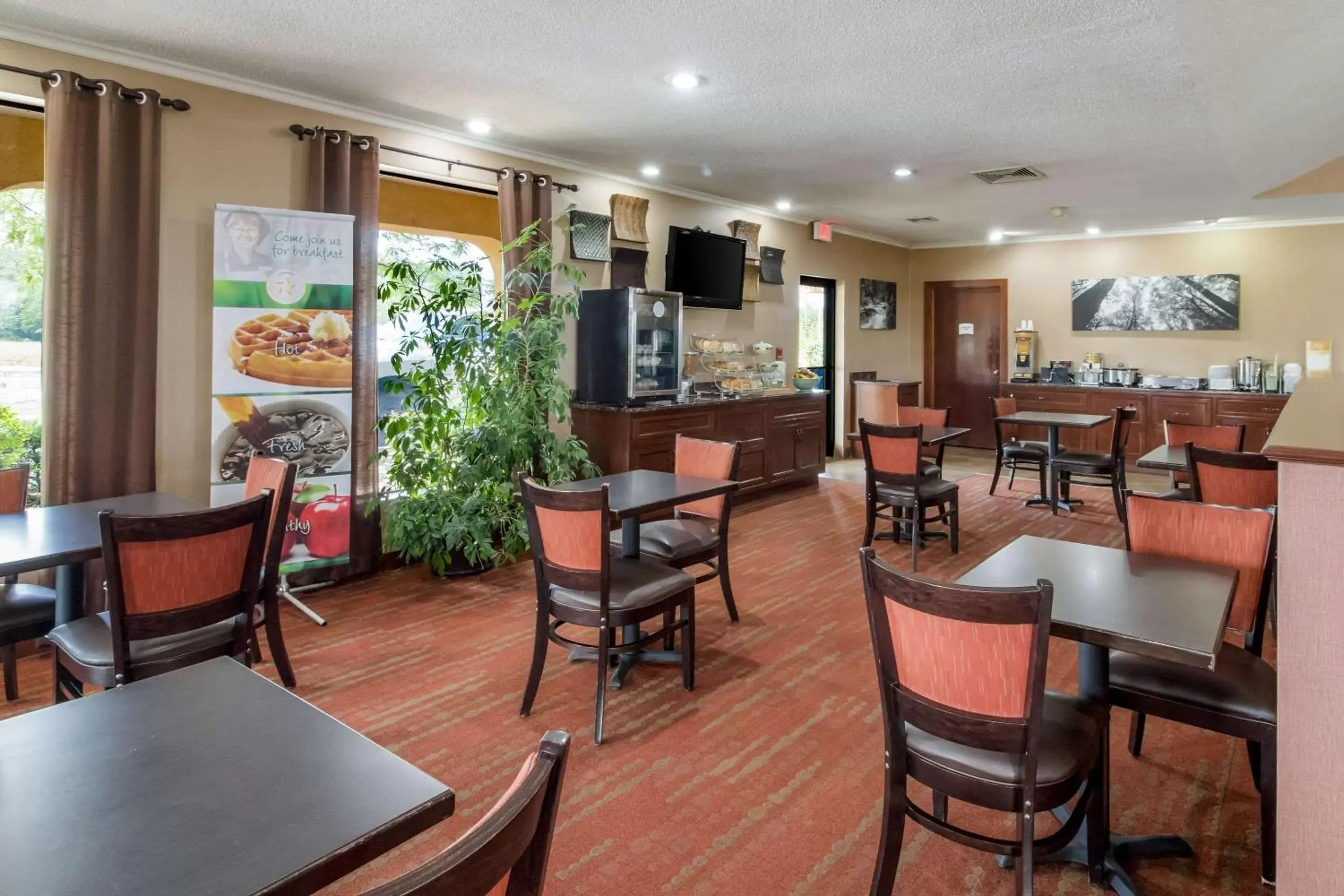 Restaurant/Places to Eat in Quality Inn Dandridge