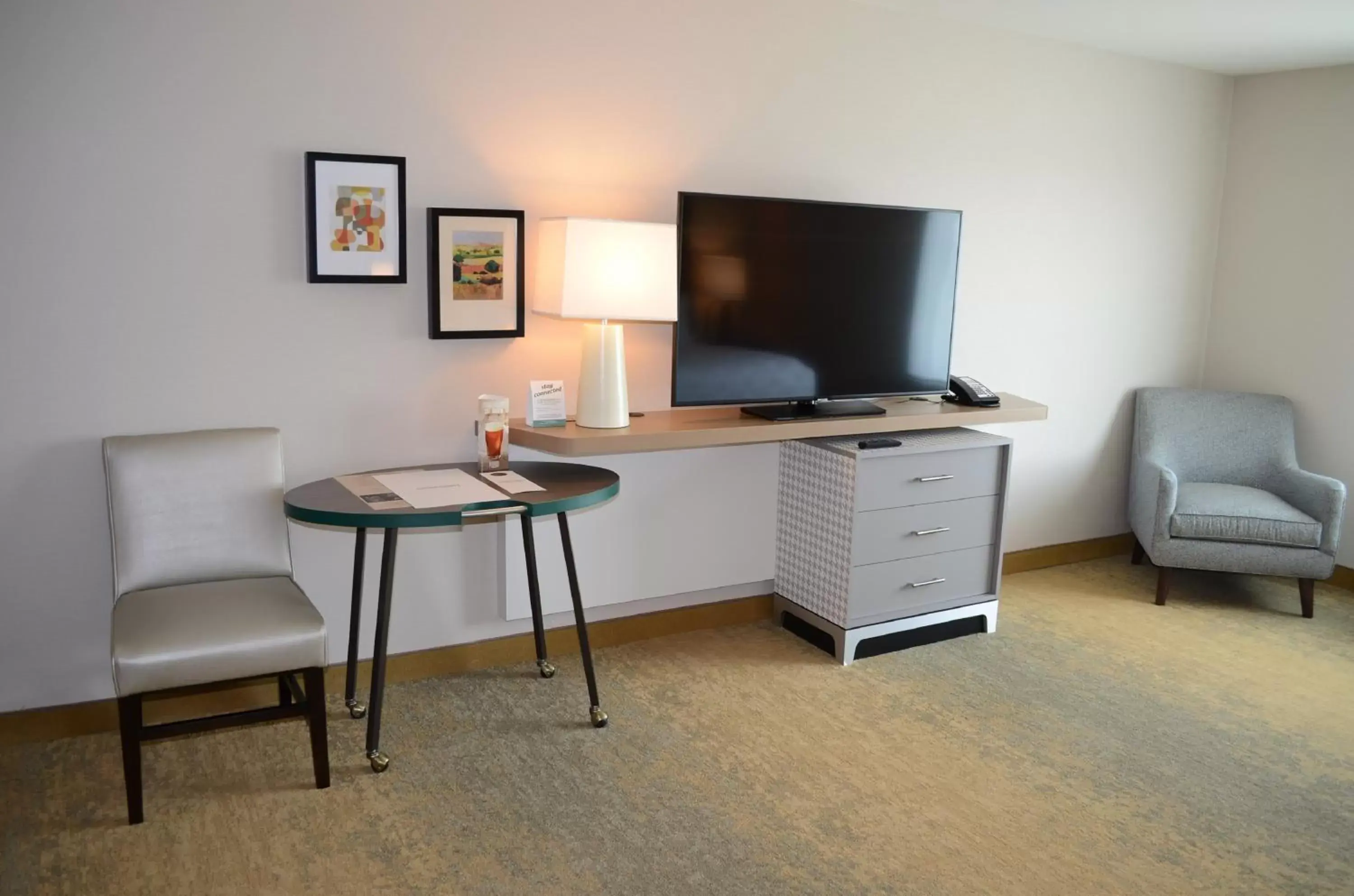 Room with Two Queen Beds and a Sofa Bed in Holiday Inn Edmonton South - Evario Events by IHG Room with Two Queen Beds and a Sofa Bed in Holiday Inn Edmonton South - Evario Events by IHG