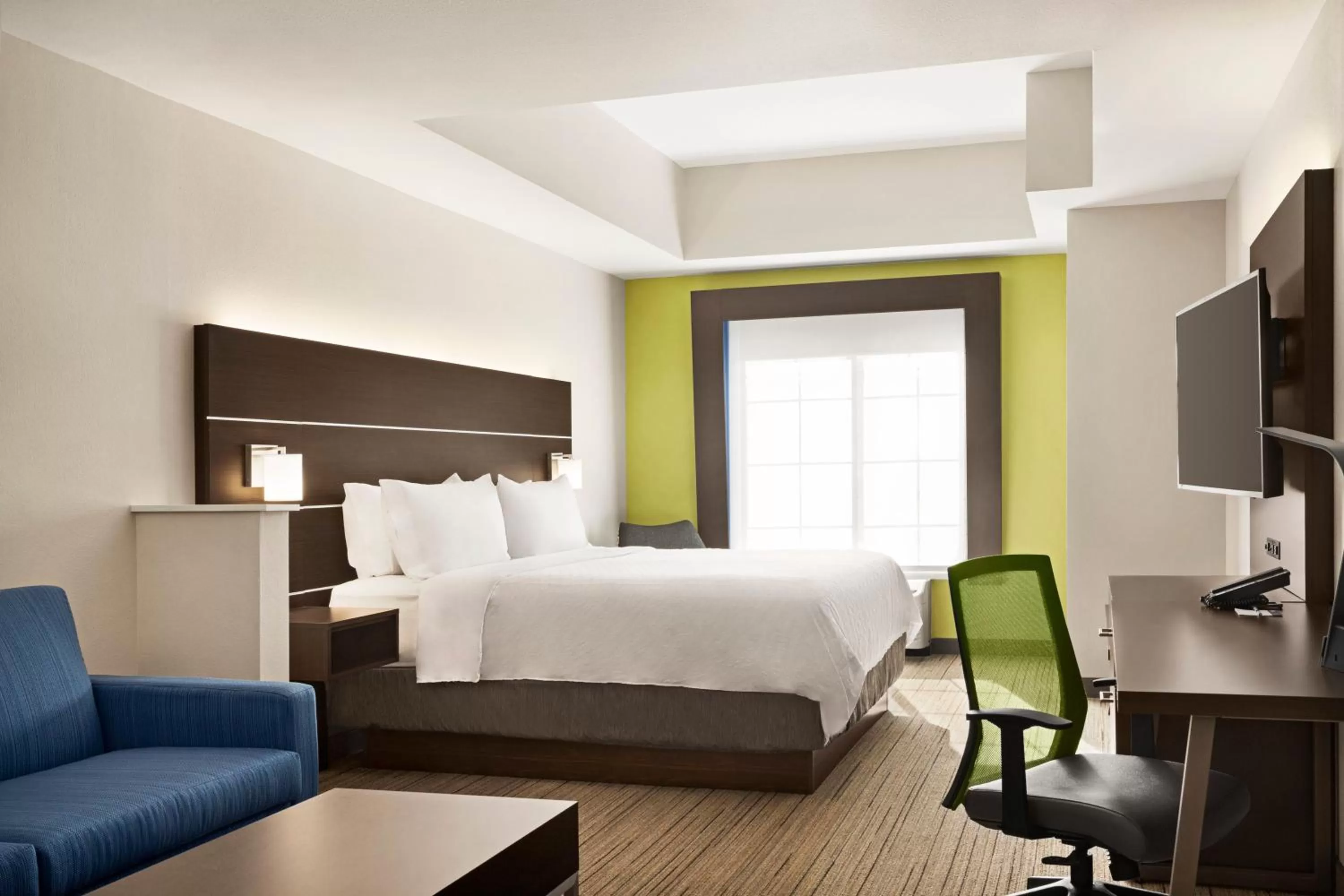 Photo of the whole room, Bed in Holiday Inn Express Hotel & Suites Durant by IHG