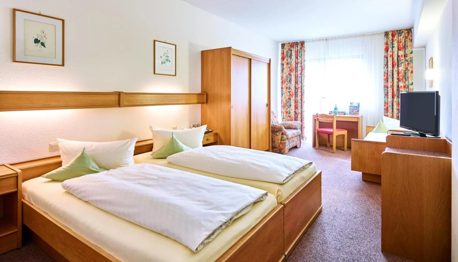 Photo of the whole room, Bed in Hotel Merian Rothenburg