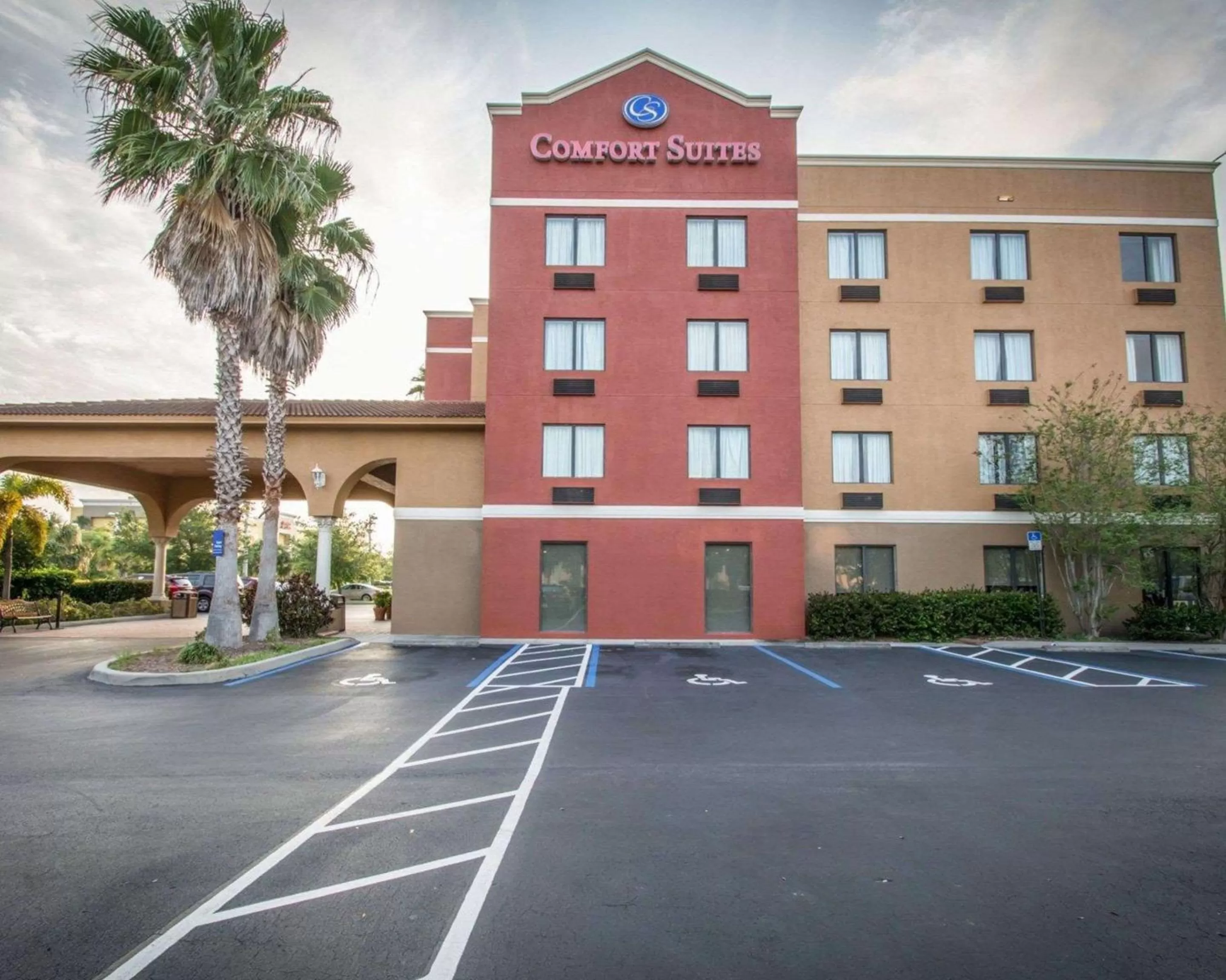 Property building in Comfort Suites Fort Pierce I-95