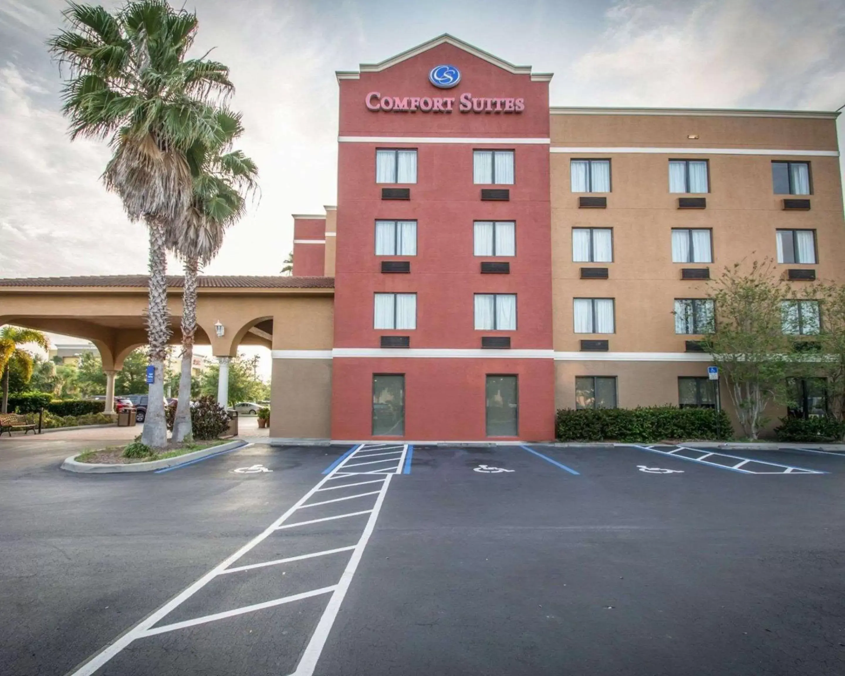Property building in Comfort Suites Fort Pierce I-95 Property building in Comfort Suites Fort Pierce I-95