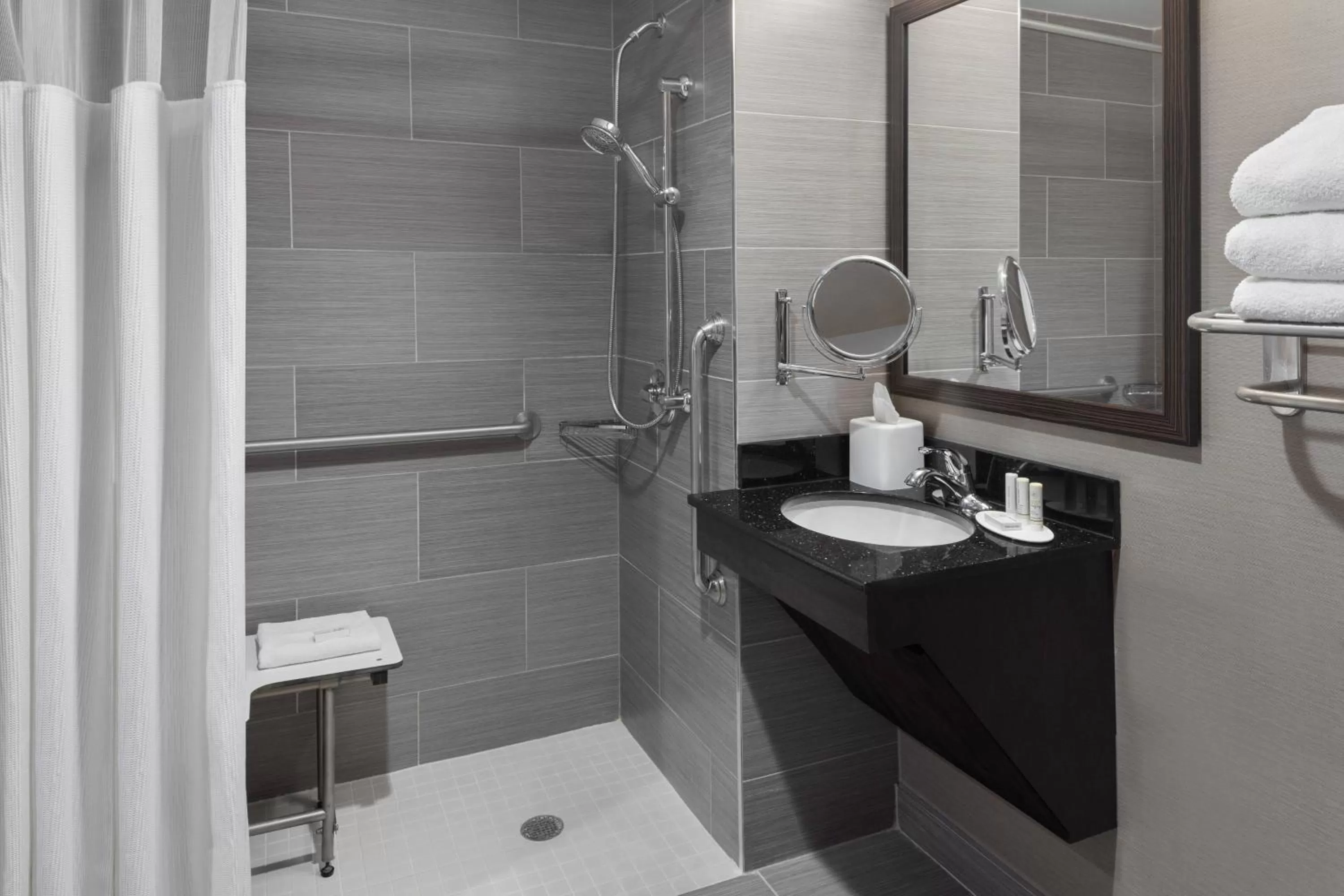 King Room with Adapted Tub - Mobility and Hearing Accessible in Fairfield Inn & Suites by Marriott New York Staten Island