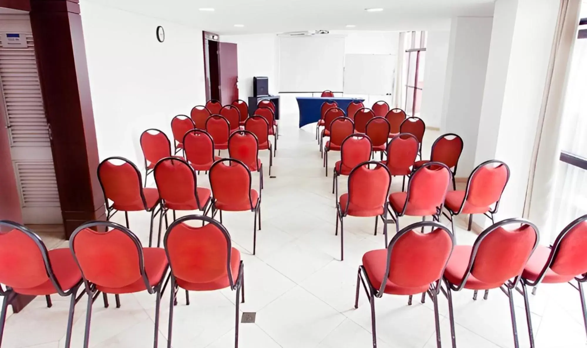 Meeting/conference room in Blue Tree Towers Joinville