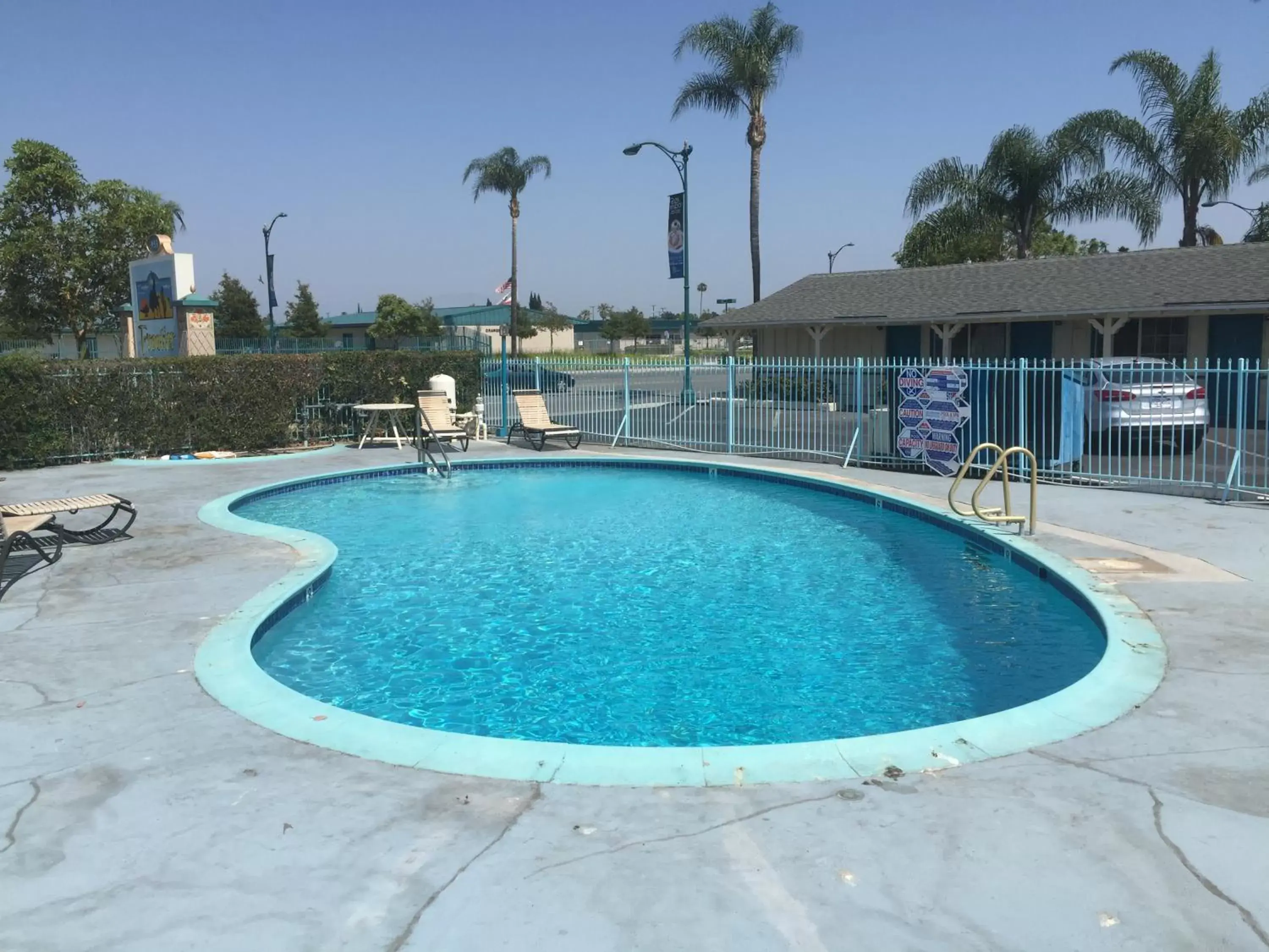 Swimming Pool in Frontier Motel