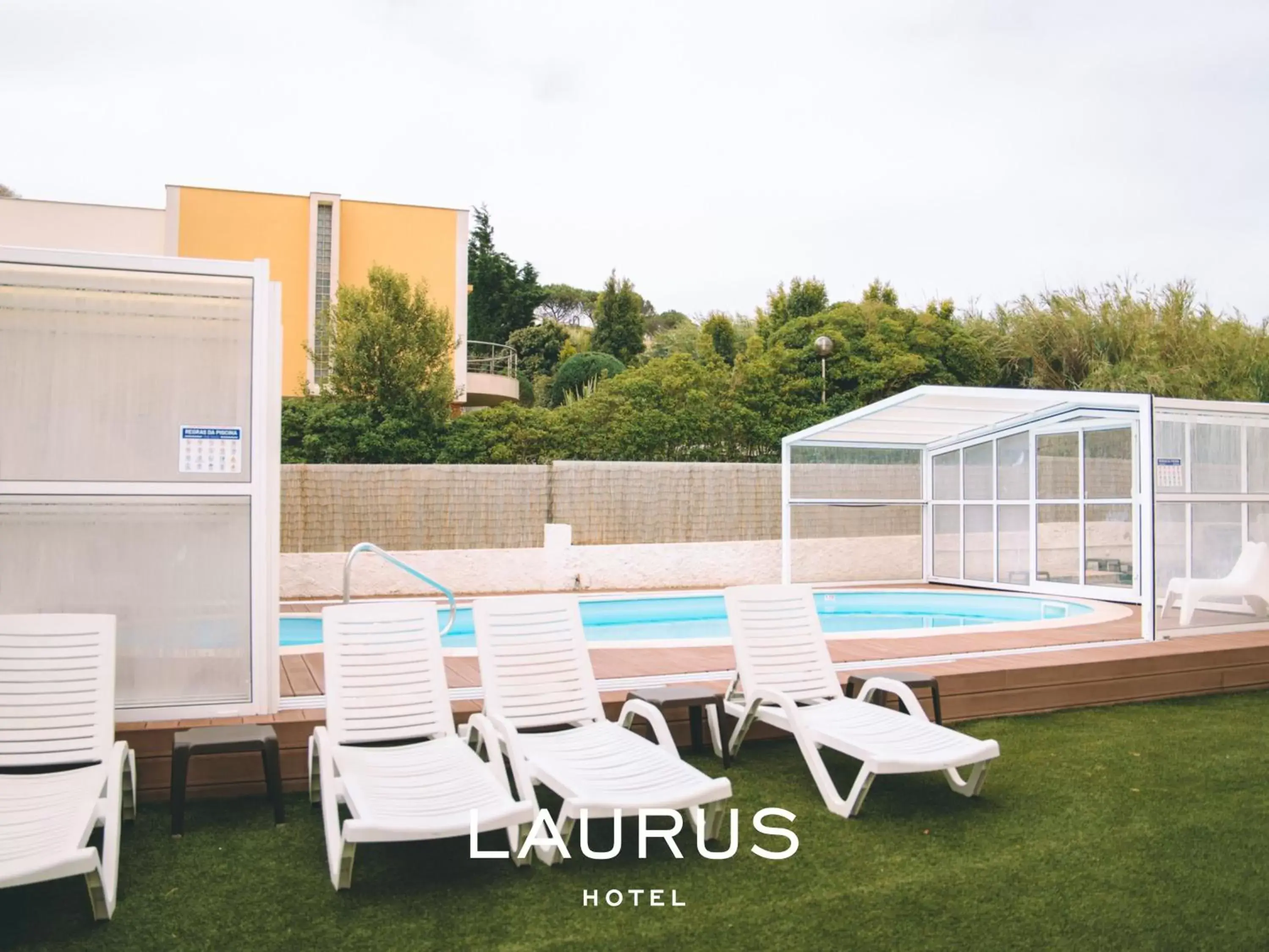 Swimming pool in Laurus Hotel Swimming pool in Laurus Hotel