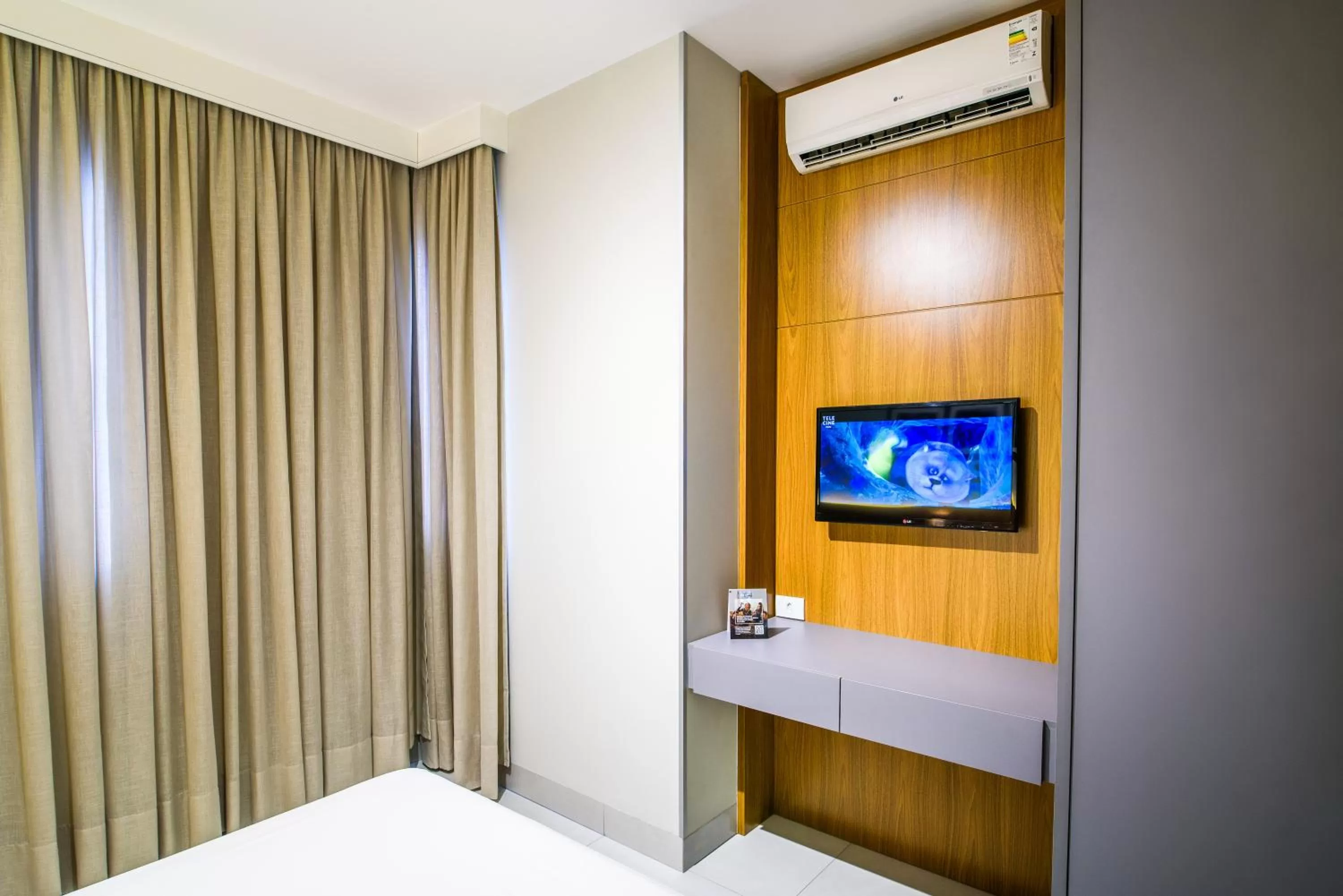 TV and multimedia in Slaviero Londrina Flat