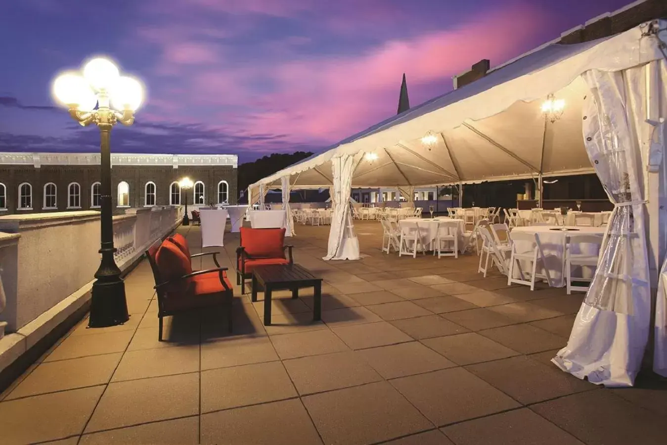 Balcony/Terrace, Restaurant/Places to Eat in General Morgan Inn