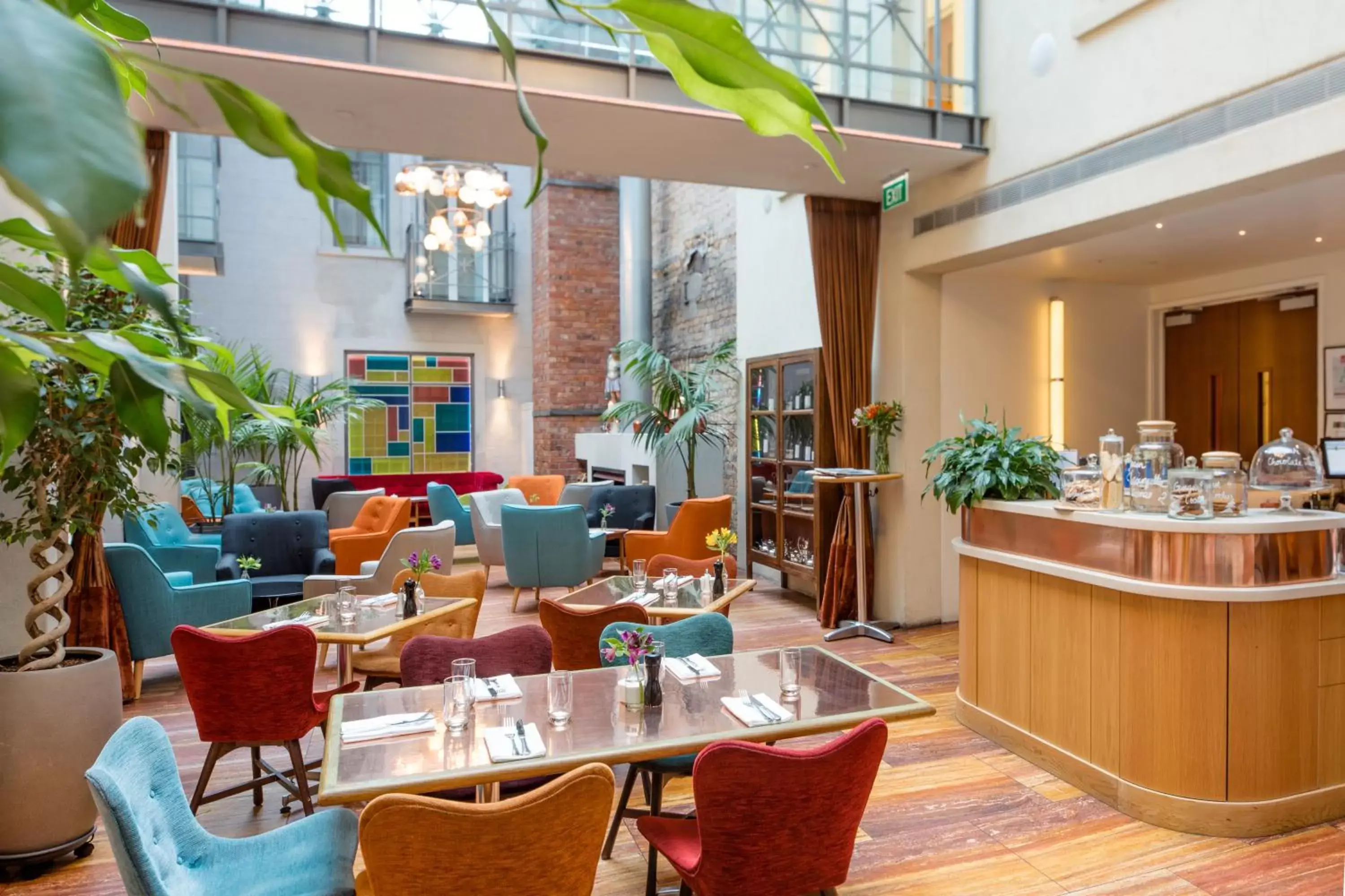 Restaurant/Places to Eat in Hotel DeBrett